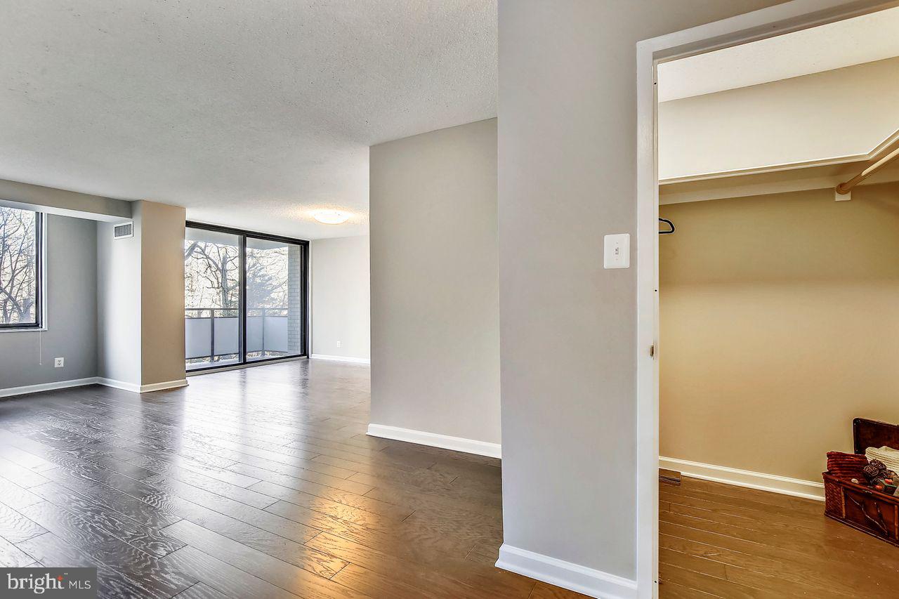 PROMENADE TOWERS - Residential