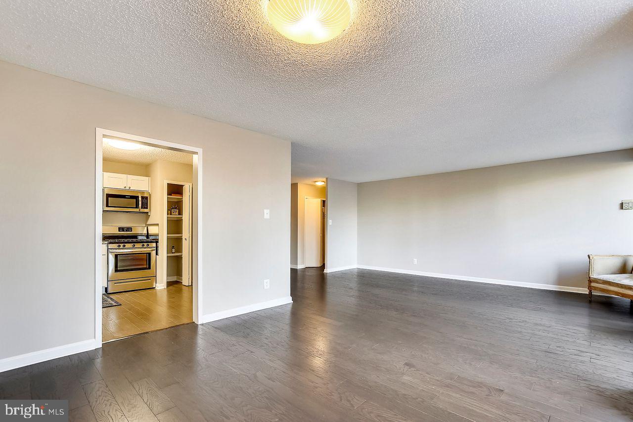 PROMENADE TOWERS - Residential