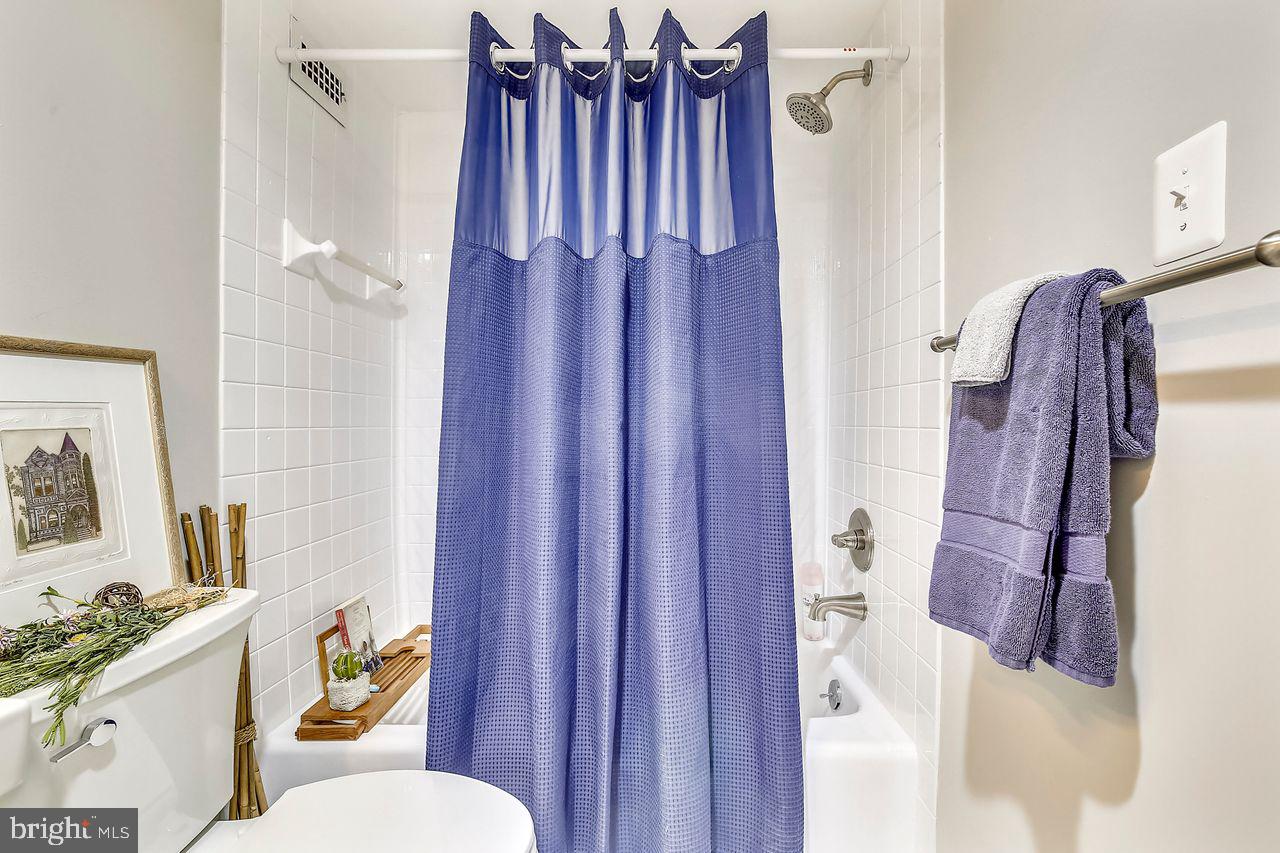 PROMENADE TOWERS - Residential