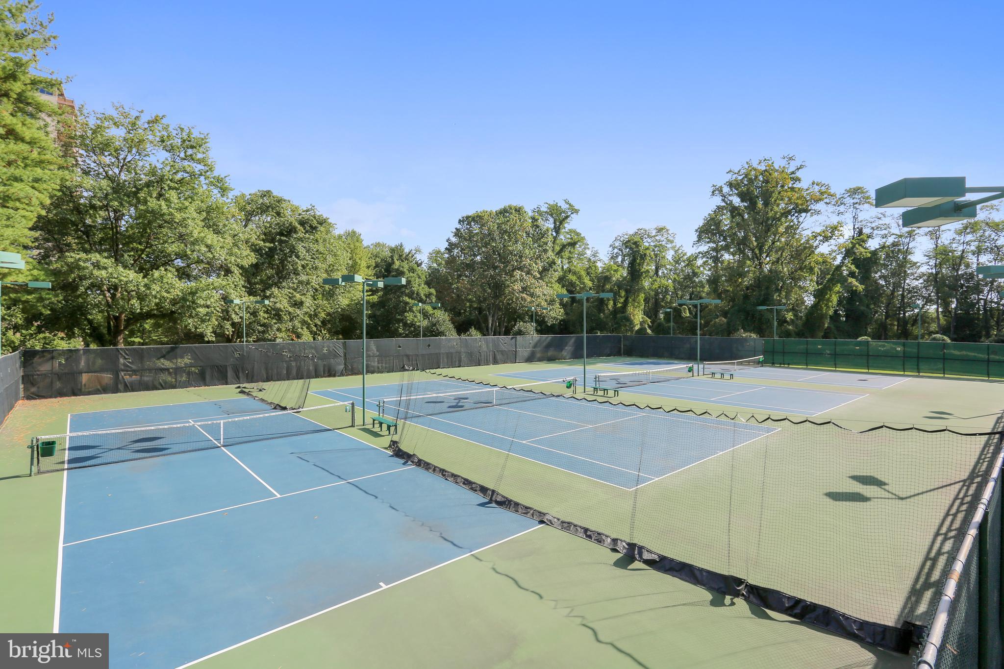 PROMENADE TOWERS - Residential