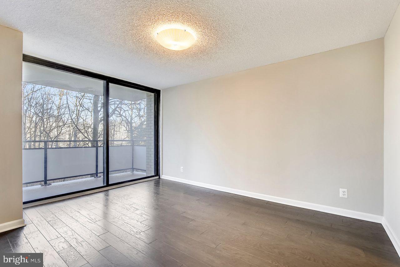 PROMENADE TOWERS - Residential