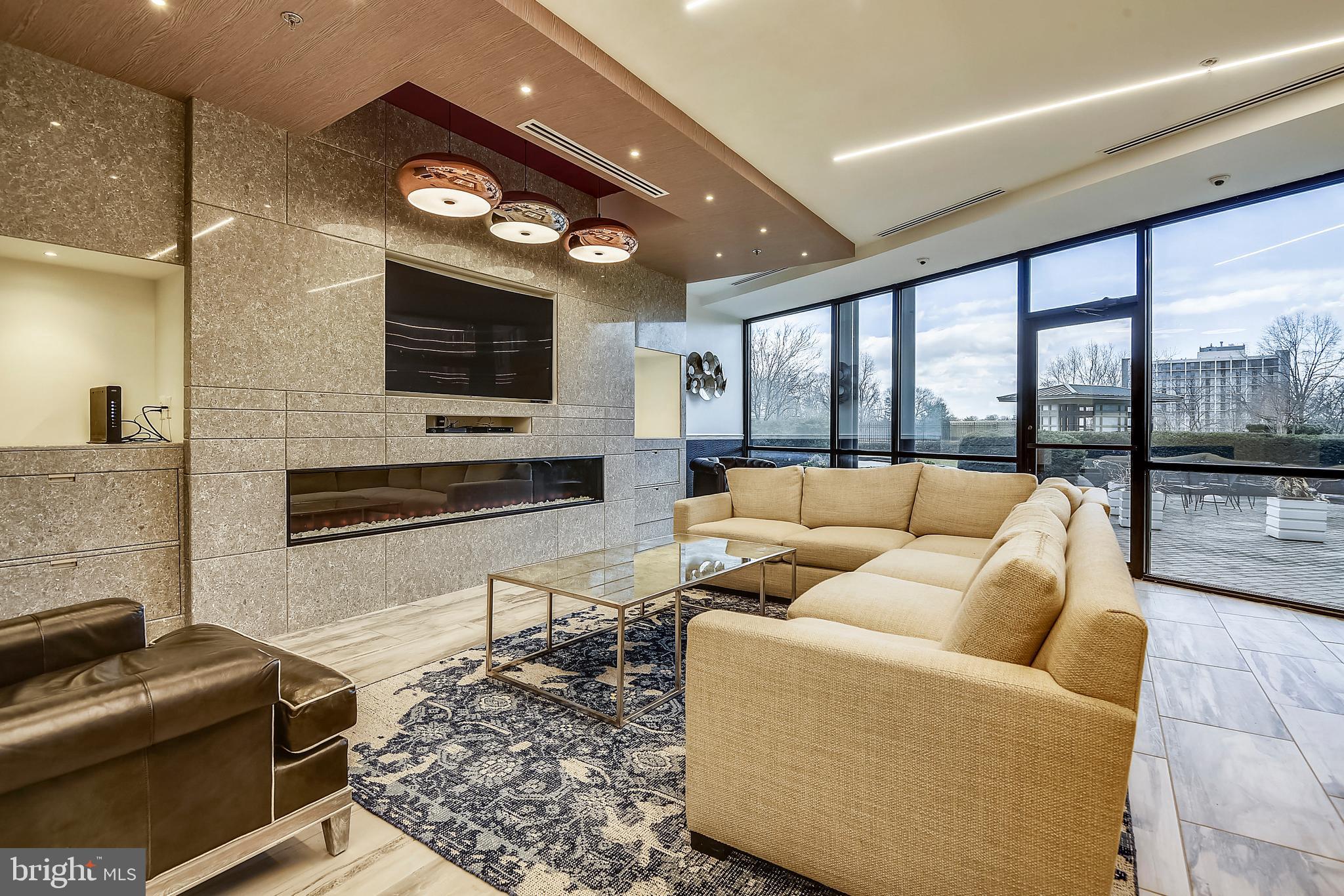 PROMENADE TOWERS - Residential