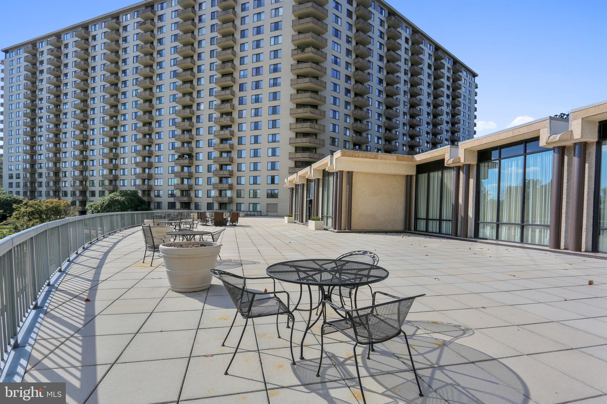 PROMENADE TOWERS - Residential