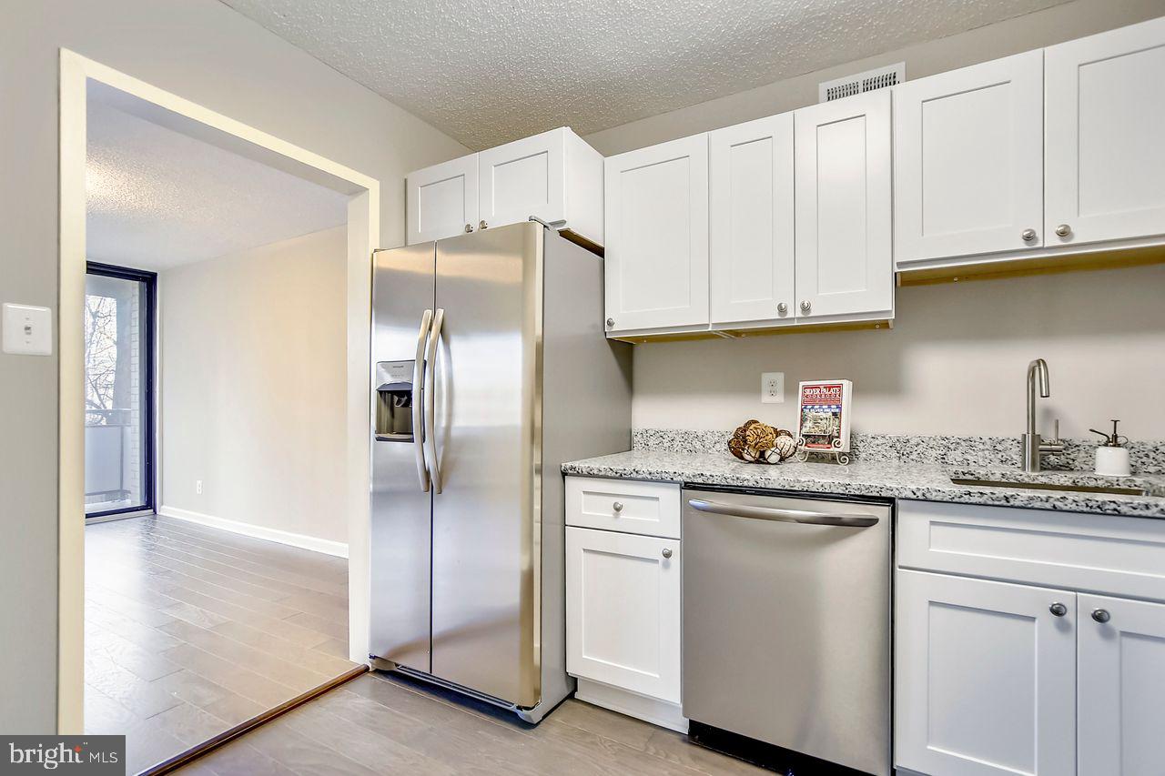 PROMENADE TOWERS - Residential