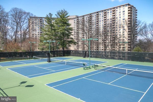 PROMENADE TOWERS - Residential