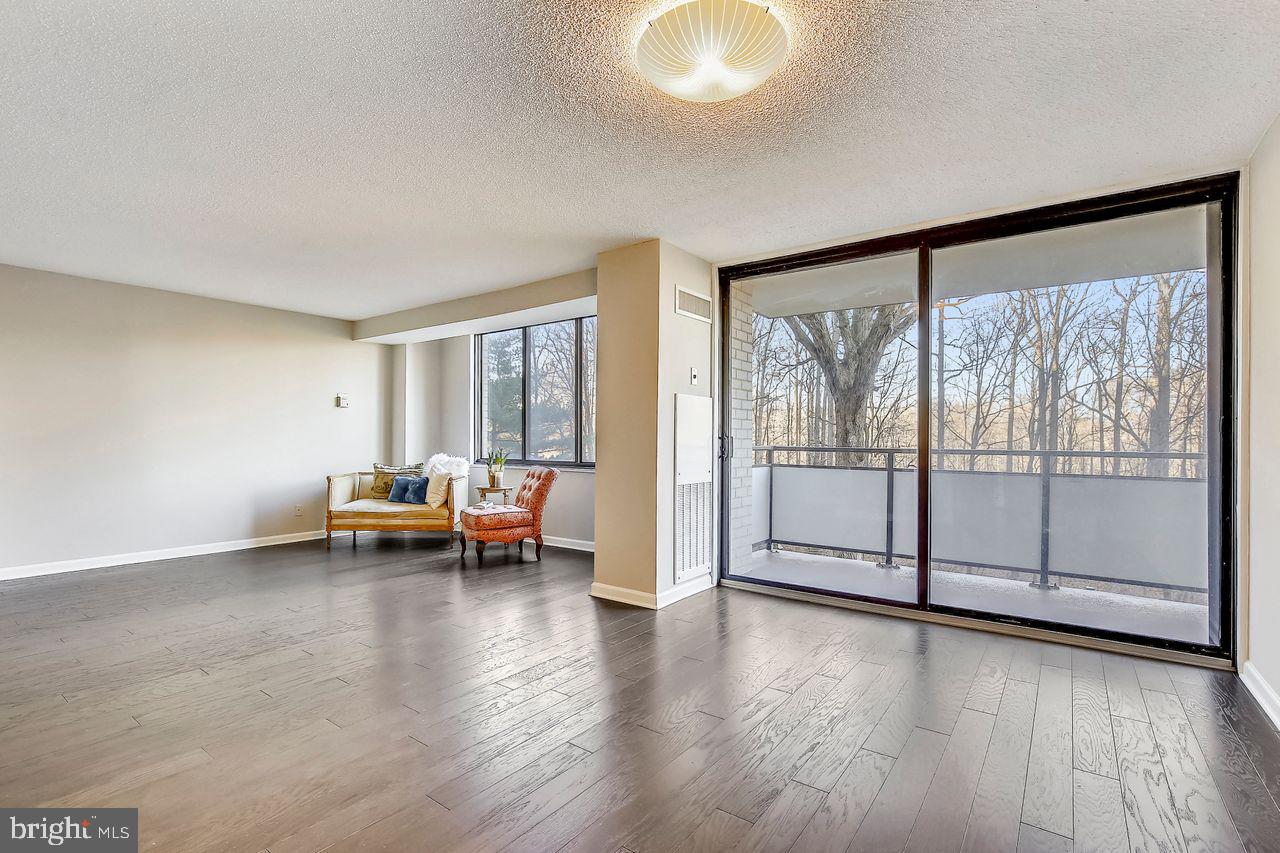 PROMENADE TOWERS - Residential