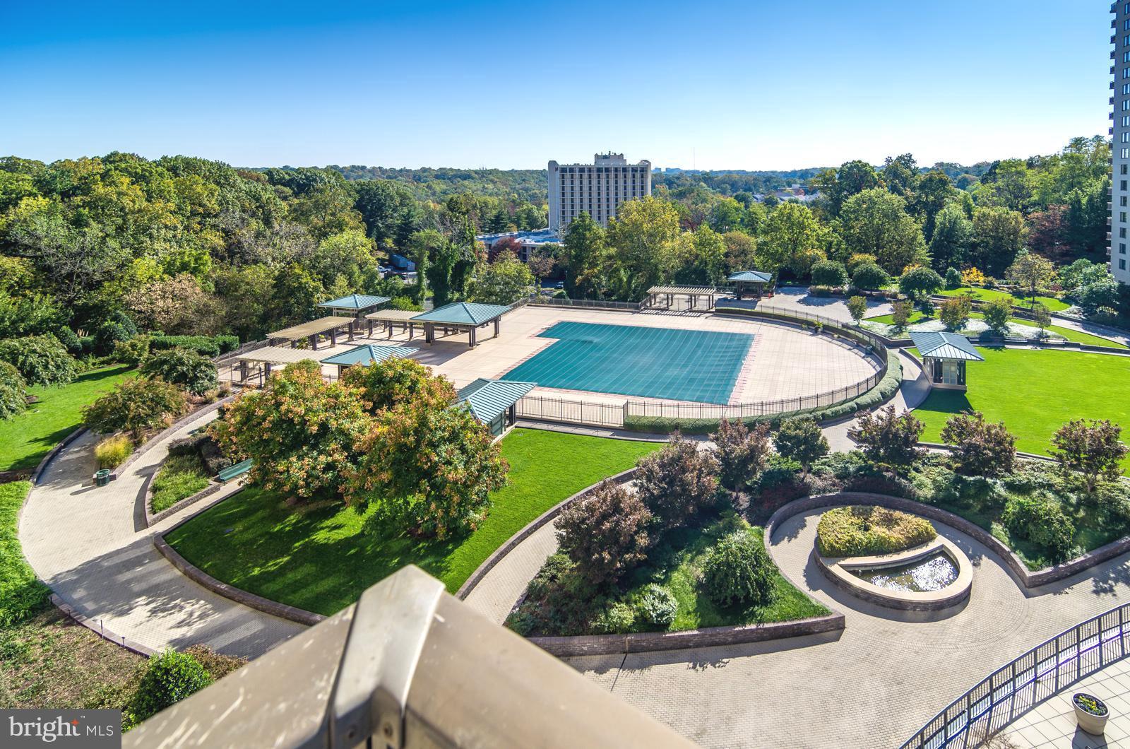 PROMENADE TOWERS - Residential