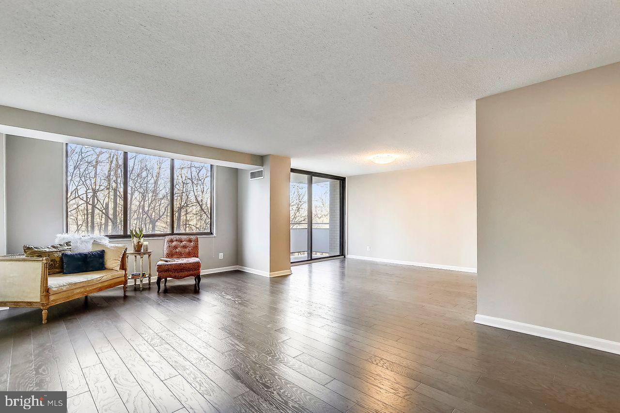 PROMENADE TOWERS - Residential