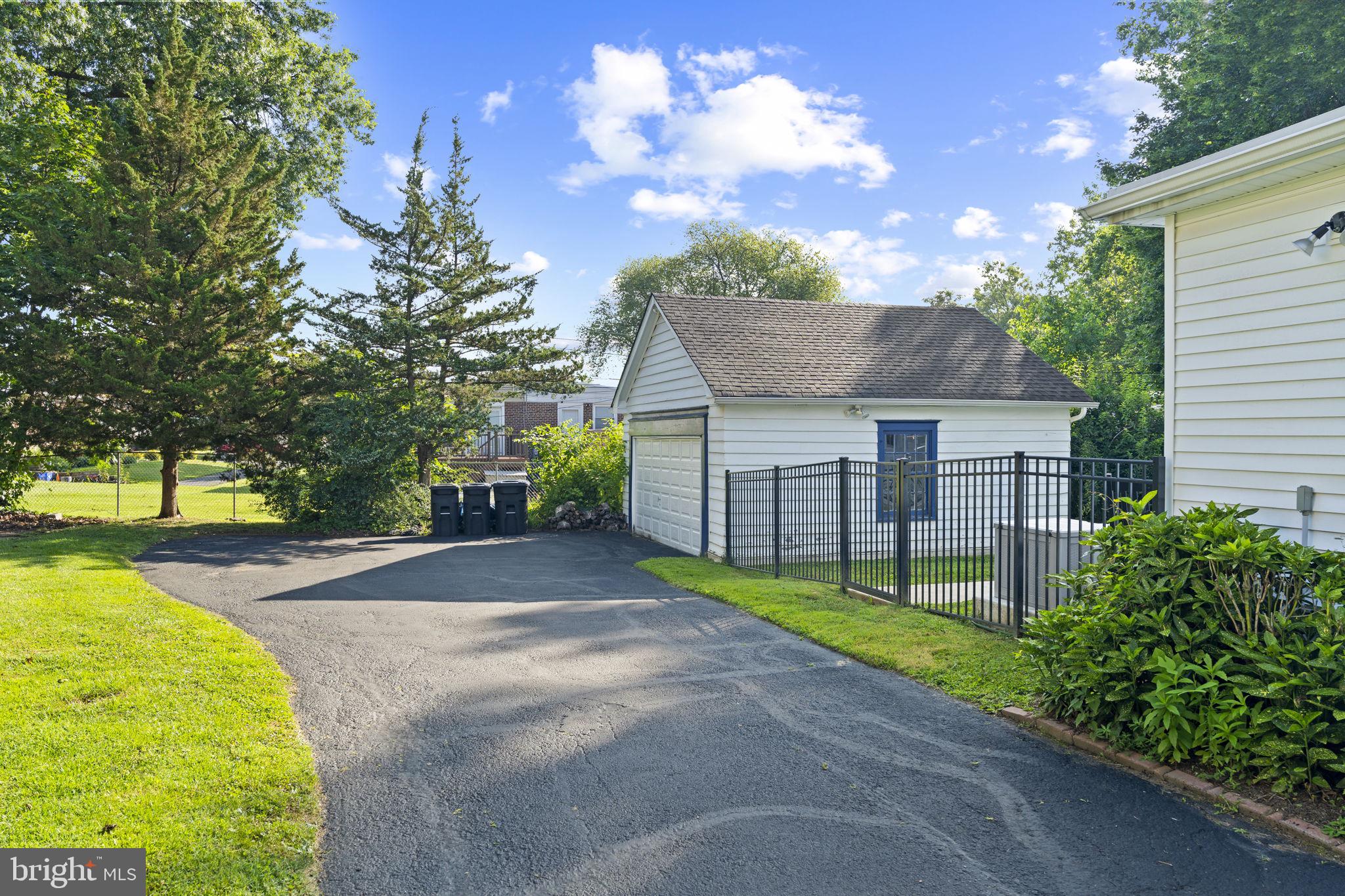 CRESTMONT FARMS - Residential