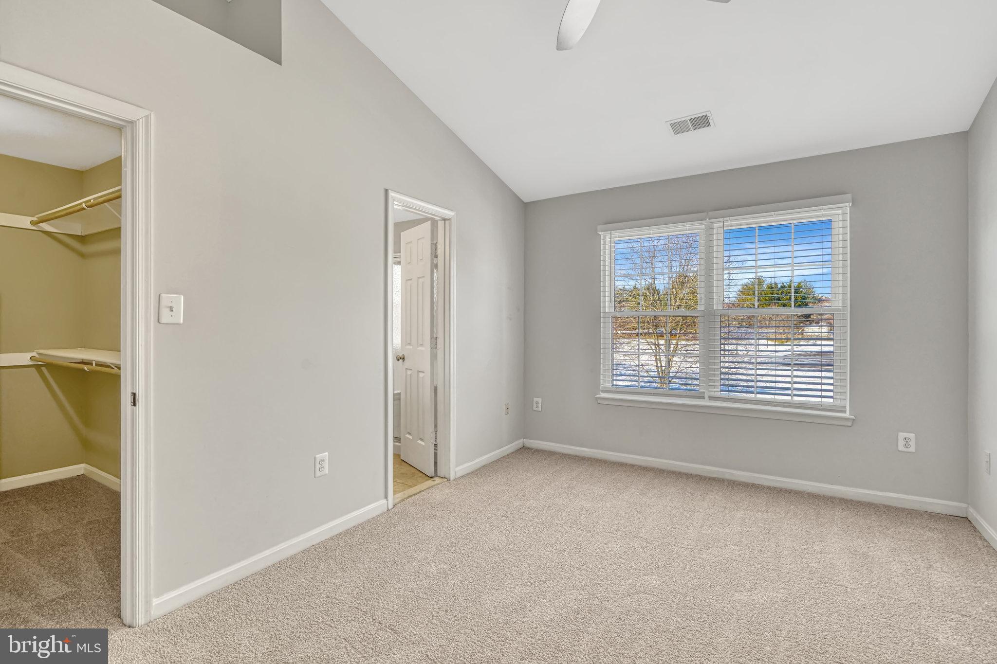 ASHBURN FARM - Residential