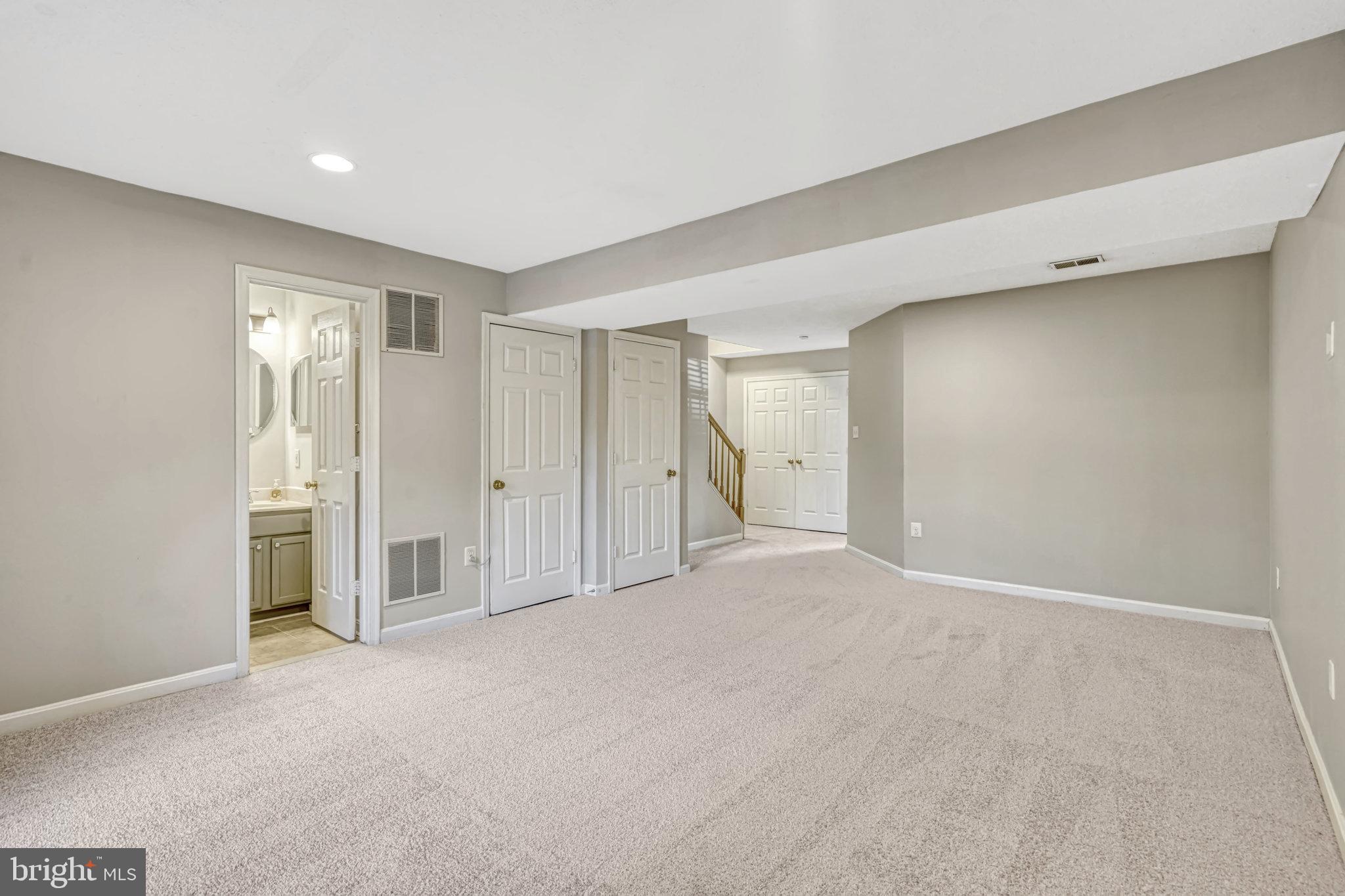 ASHBURN FARM - Residential