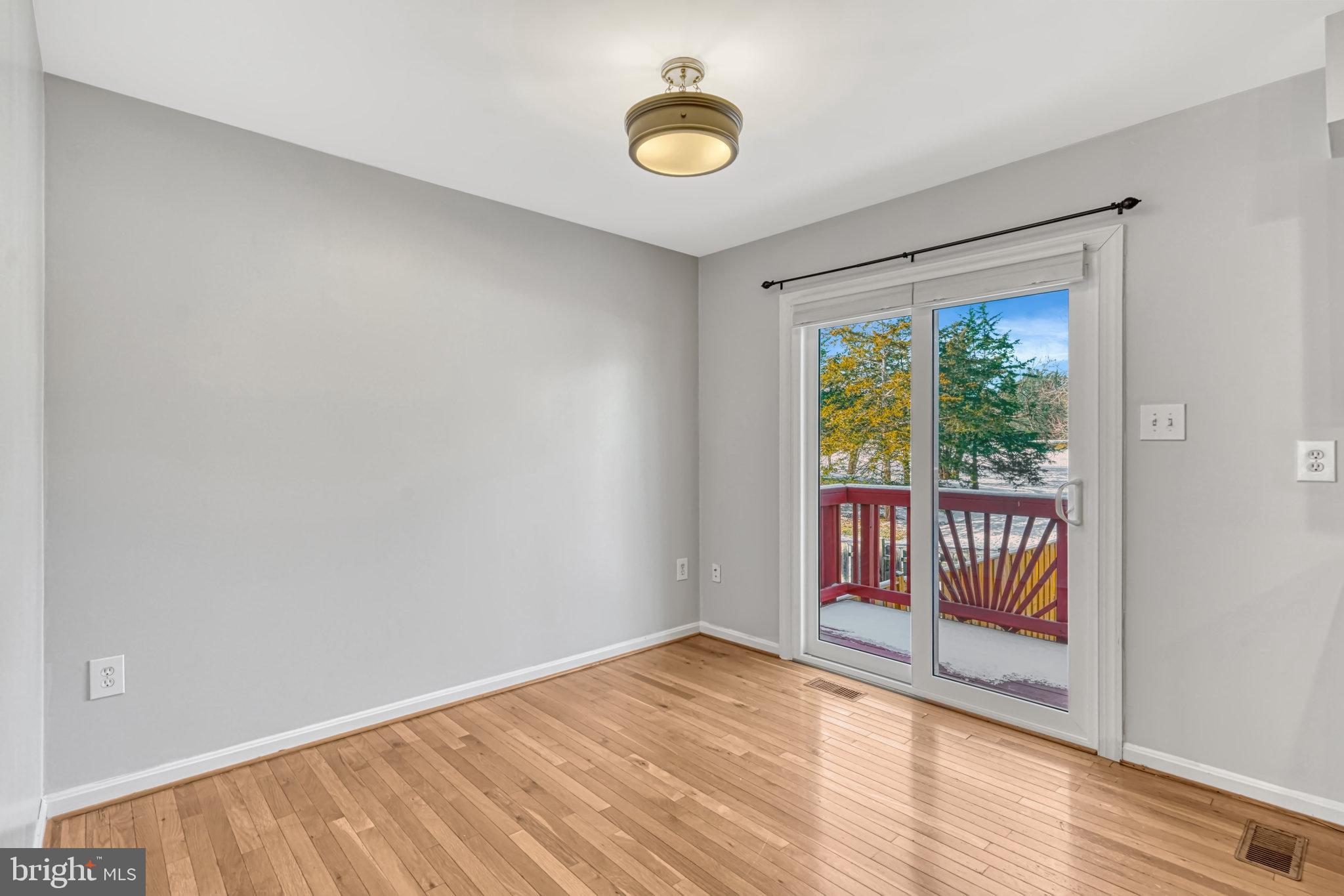 ASHBURN FARM - Residential