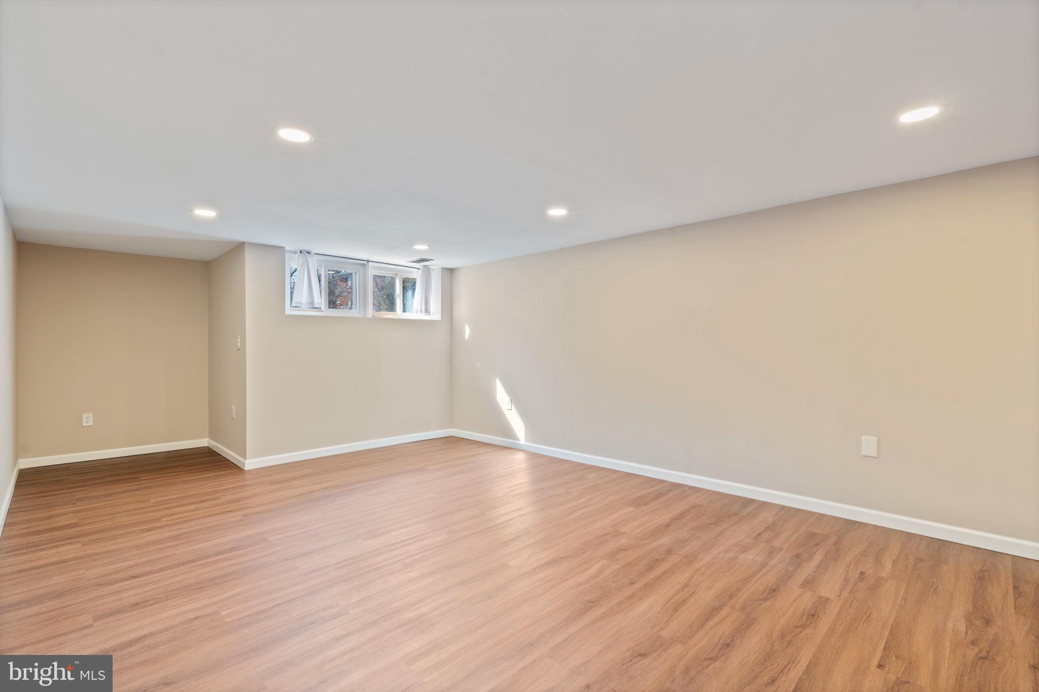 GLENMONT - Residential