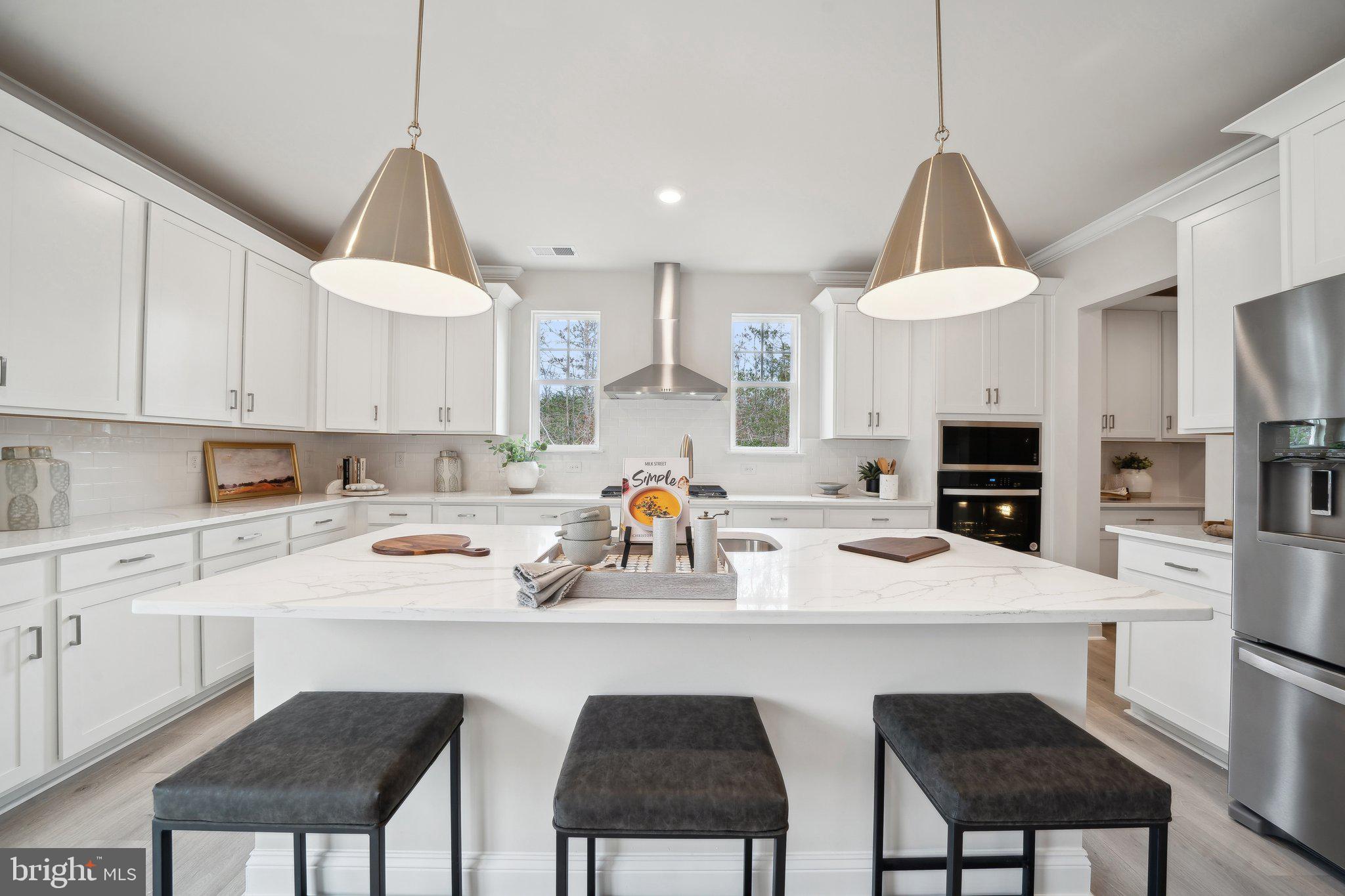 112 WHISPERING OAKS DRIVE