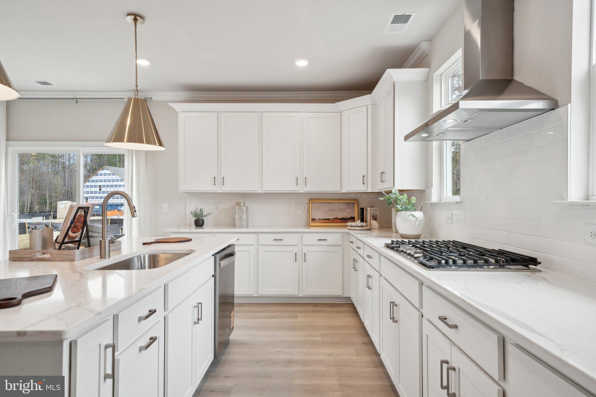 112 WHISPERING OAKS DRIVE