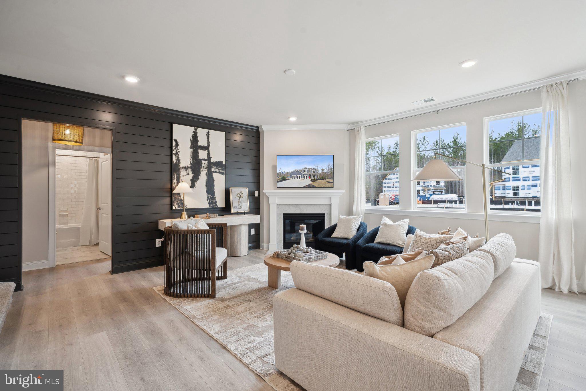 112 WHISPERING OAKS DRIVE