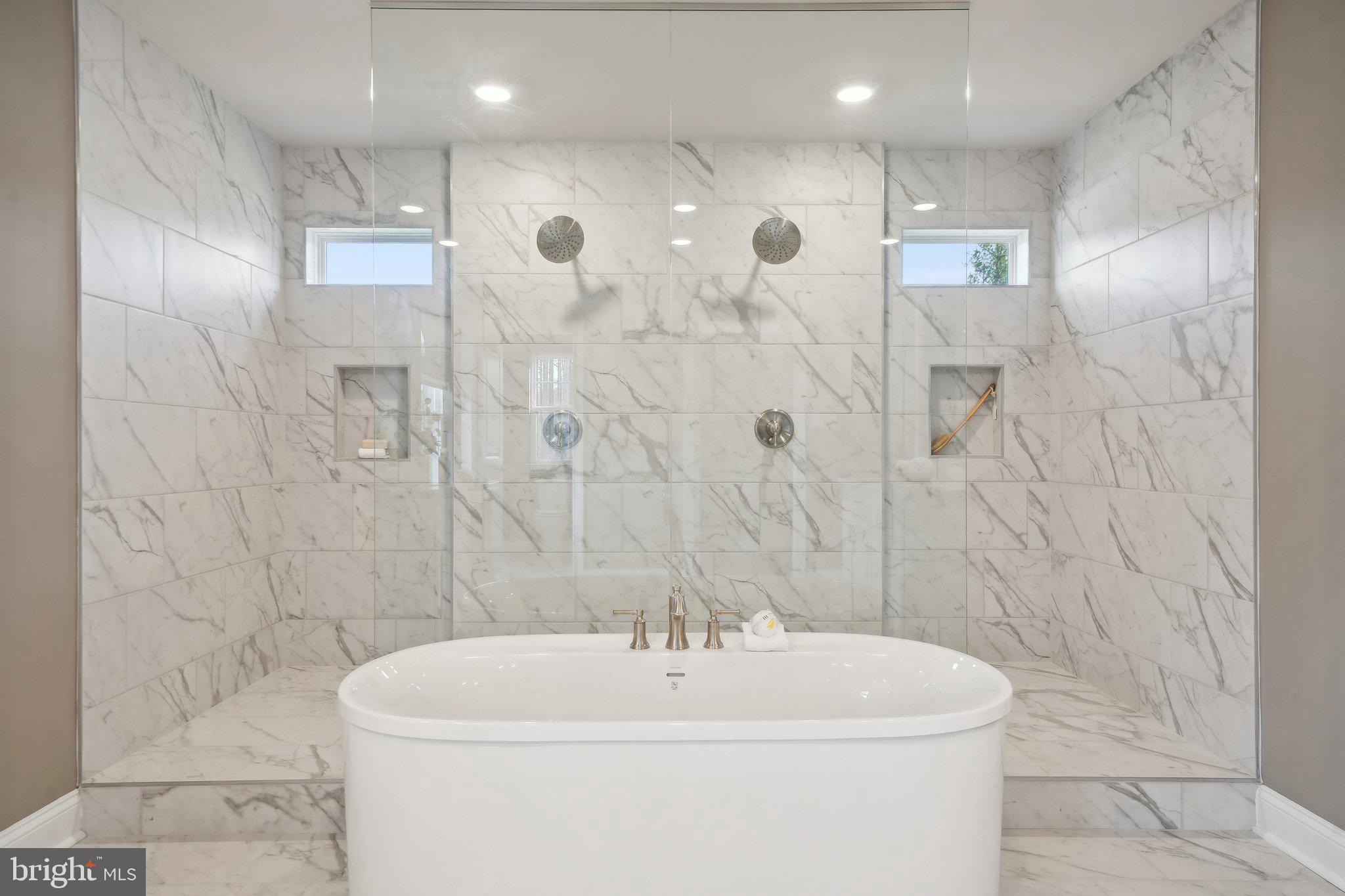 112 WHISPERING OAKS DRIVE