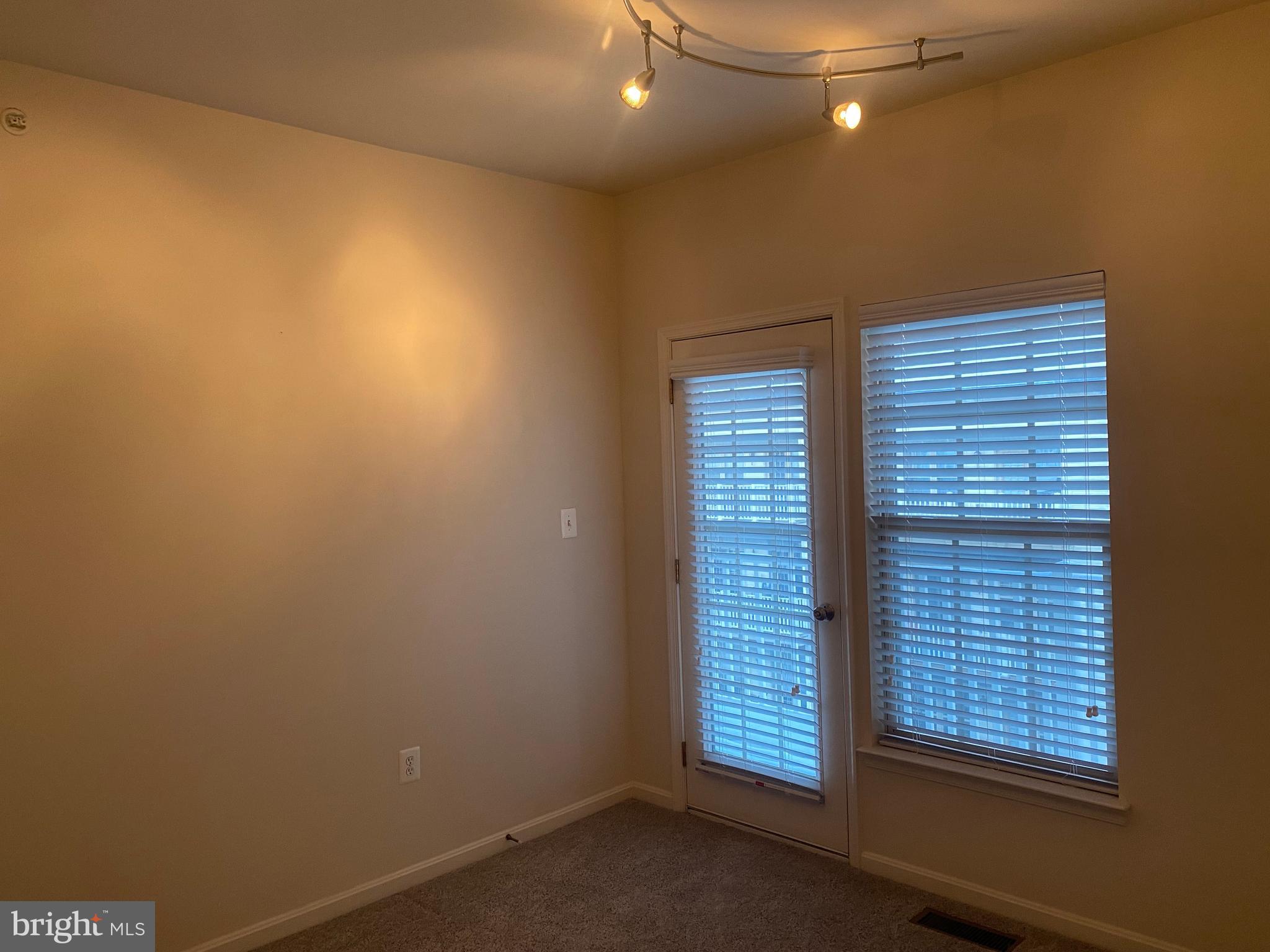 MADISON CRESCENT CONDOMINIUM - Residential Lease