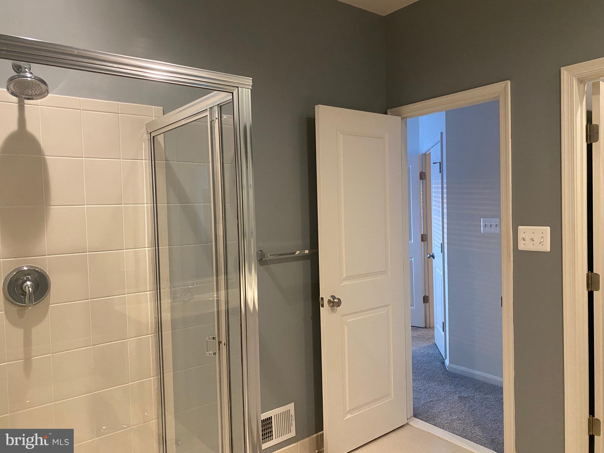 MADISON CRESCENT CONDOMINIUM - Residential Lease