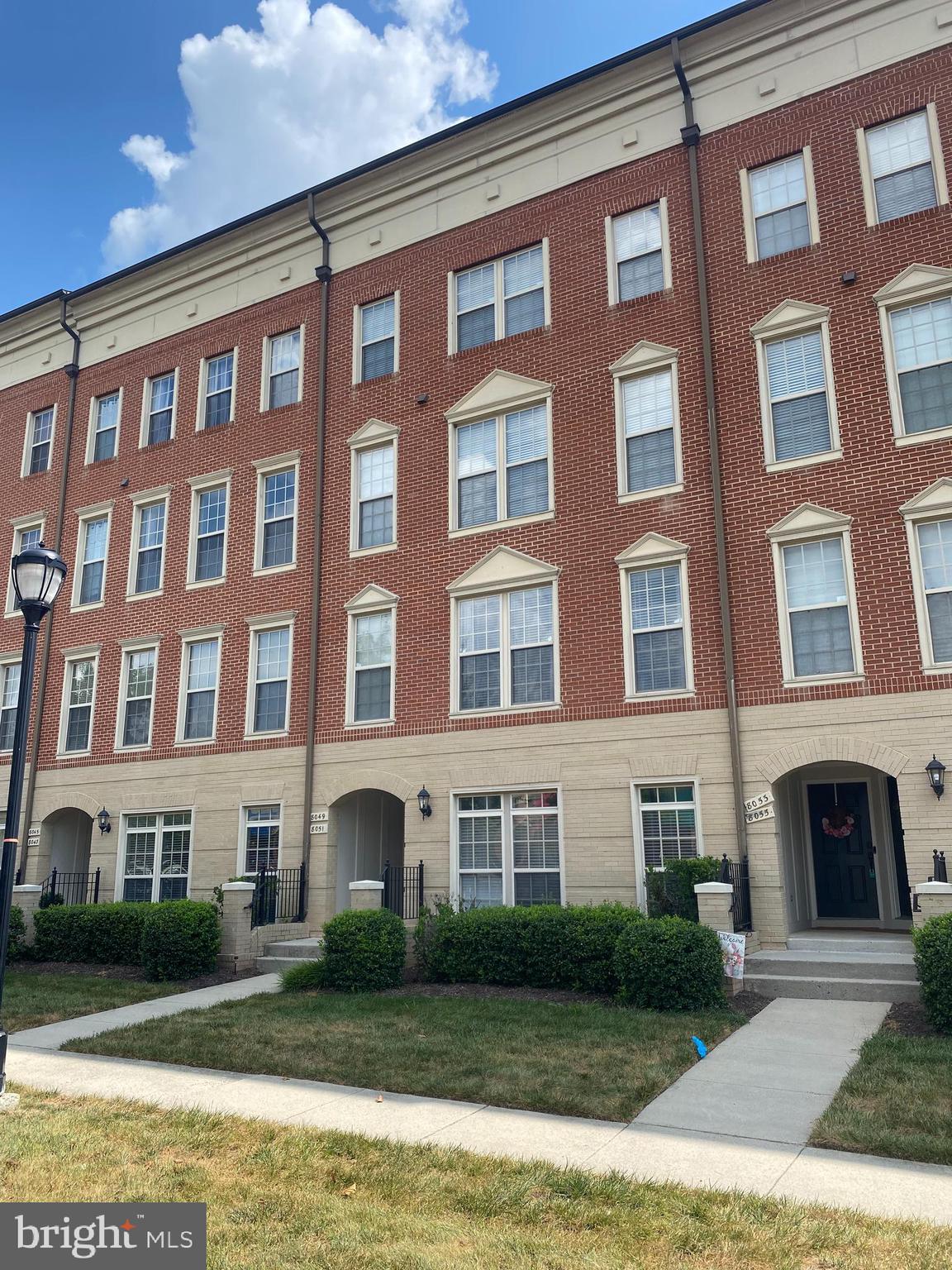 MADISON CRESCENT CONDOMINIUM - Residential Lease