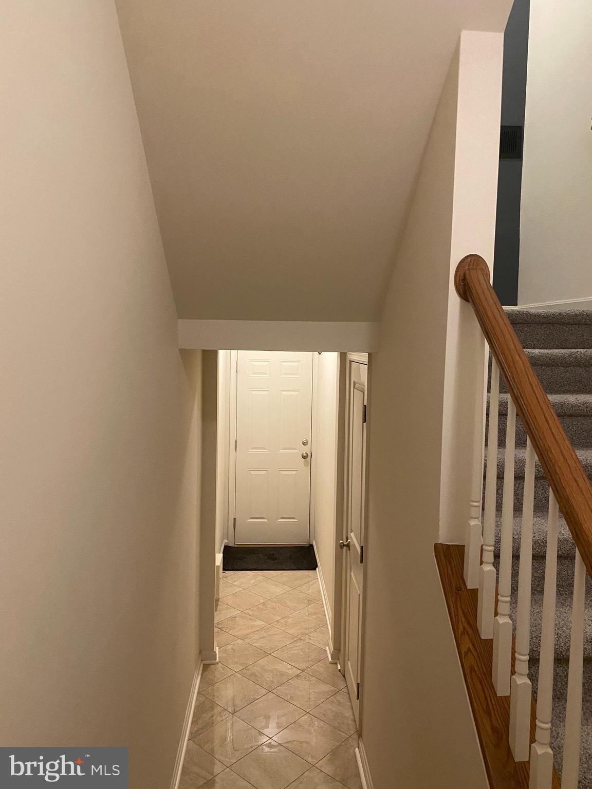 MADISON CRESCENT CONDOMINIUM - Residential Lease