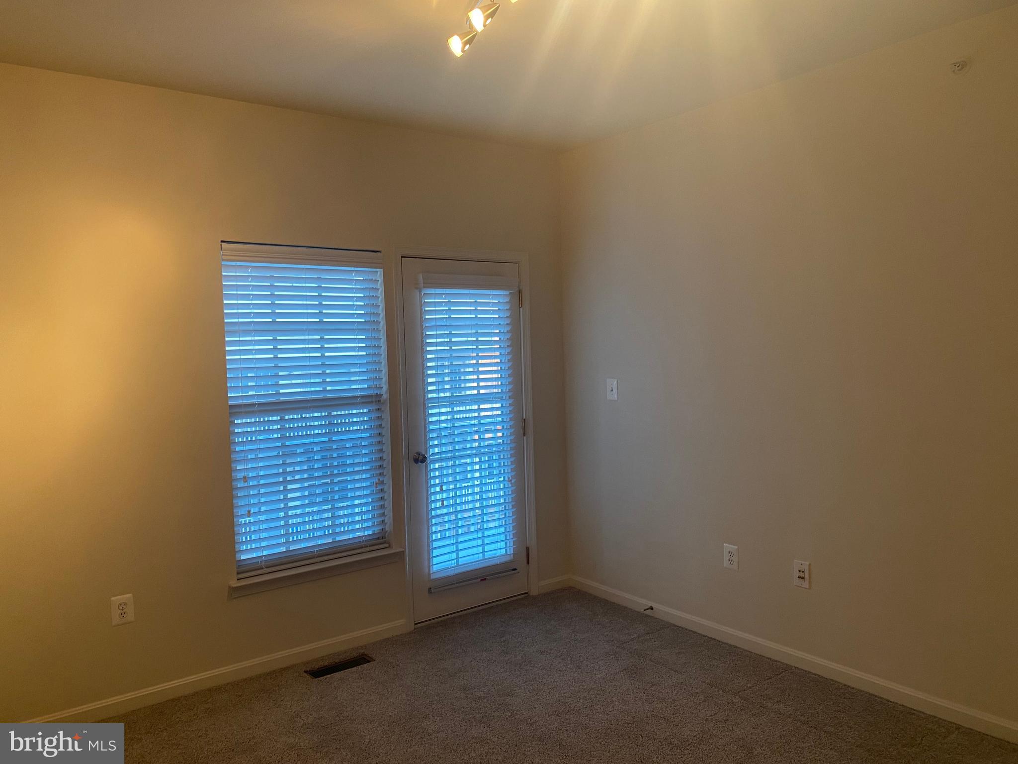 MADISON CRESCENT CONDOMINIUM - Residential Lease