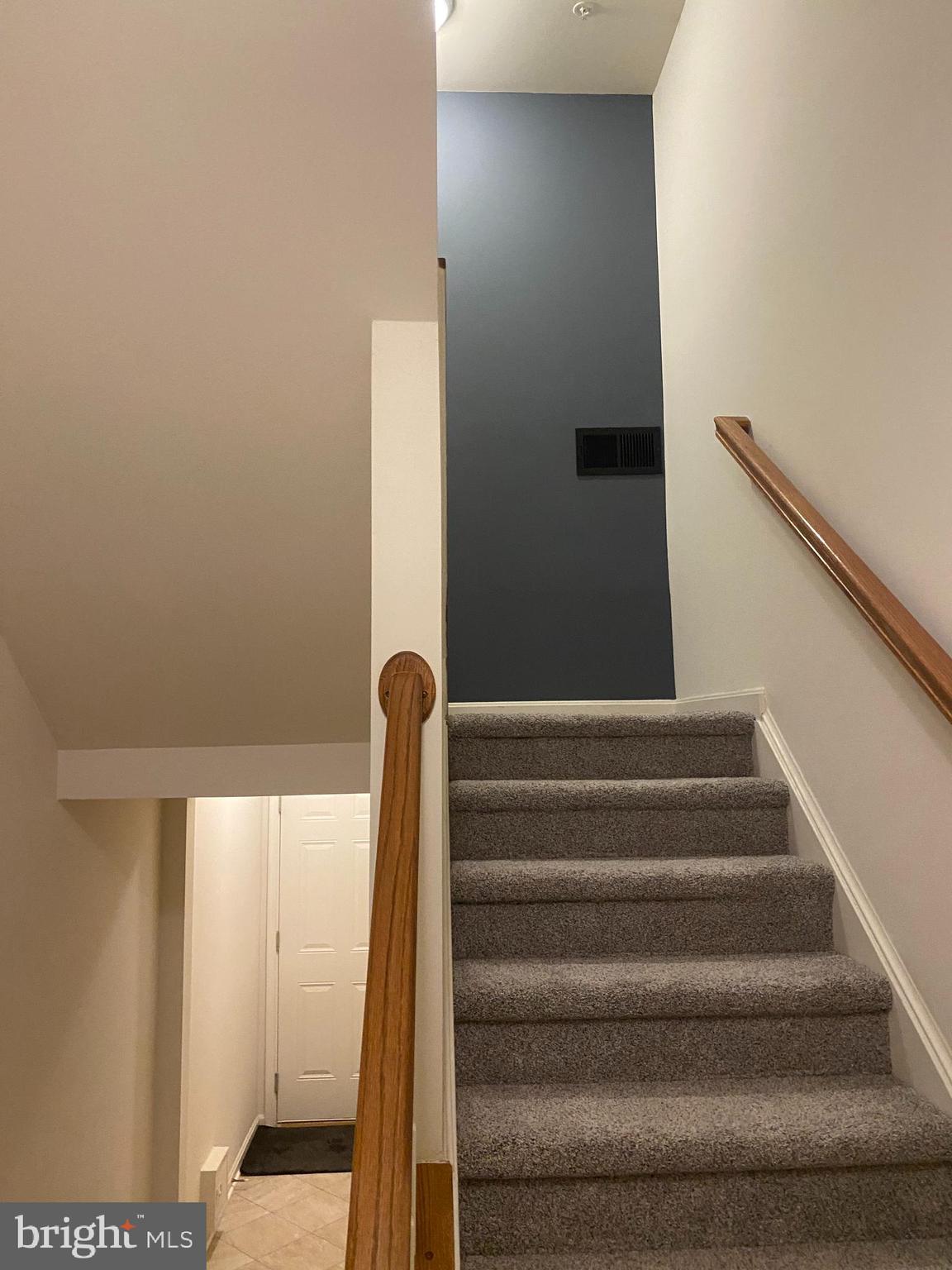 MADISON CRESCENT CONDOMINIUM - Residential Lease