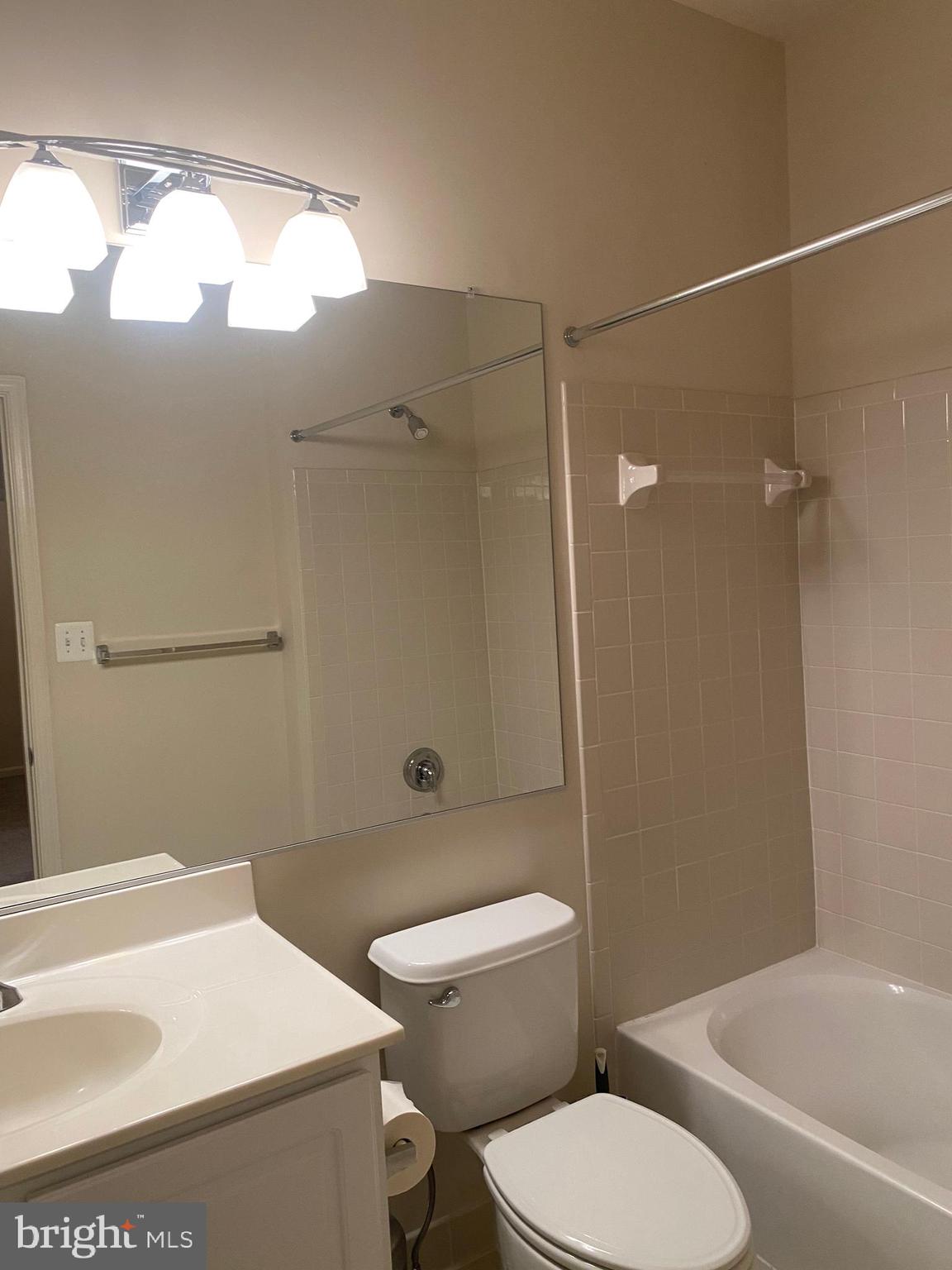 MADISON CRESCENT CONDOMINIUM - Residential Lease