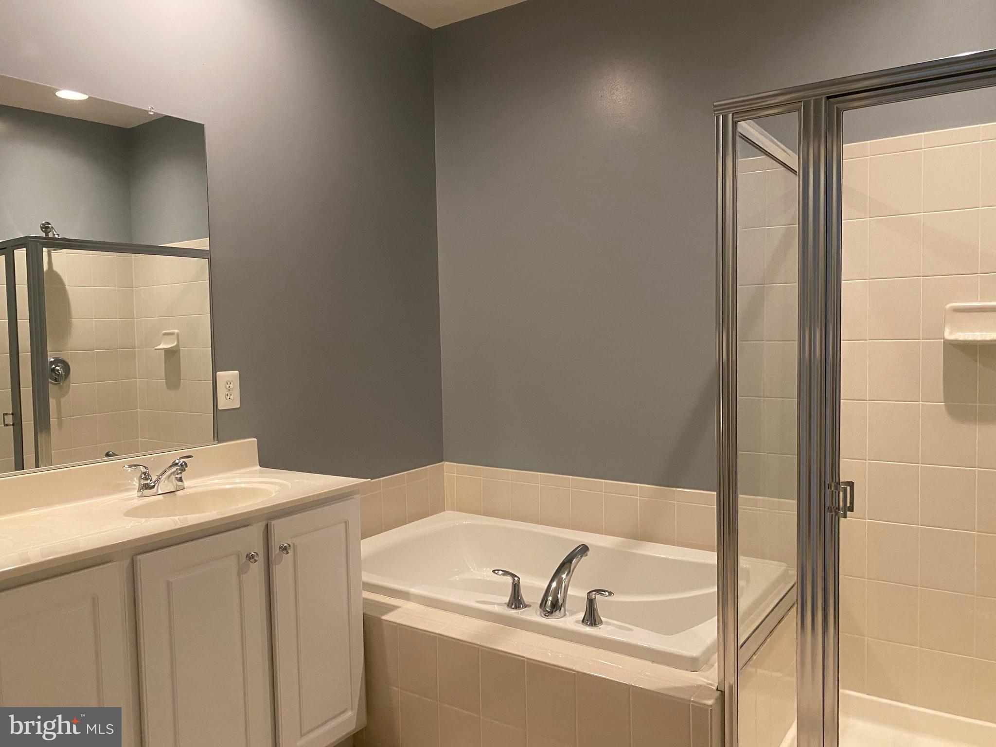 MADISON CRESCENT CONDOMINIUM - Residential Lease