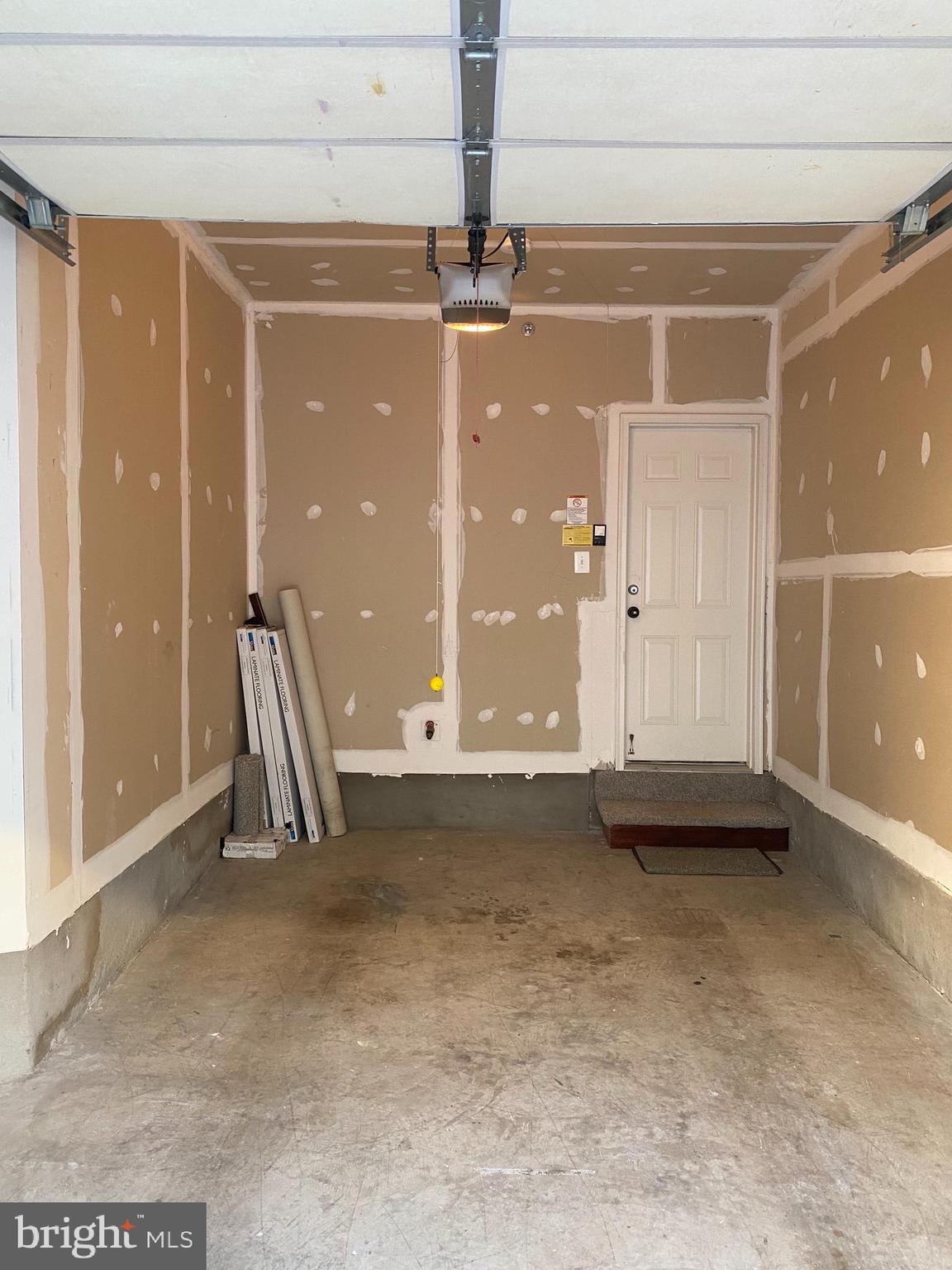 MADISON CRESCENT CONDOMINIUM - Residential Lease