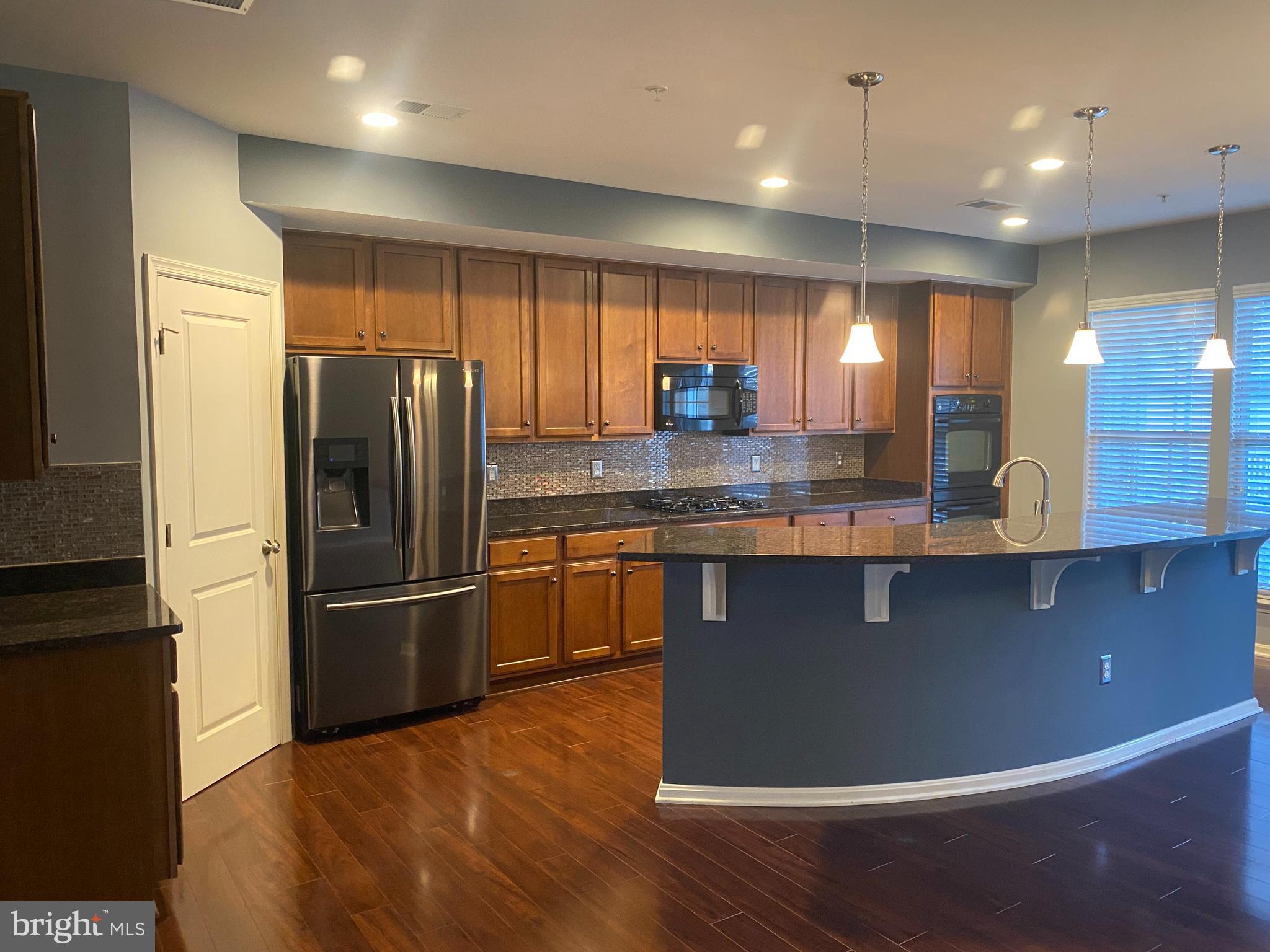 MADISON CRESCENT CONDOMINIUM - Residential Lease