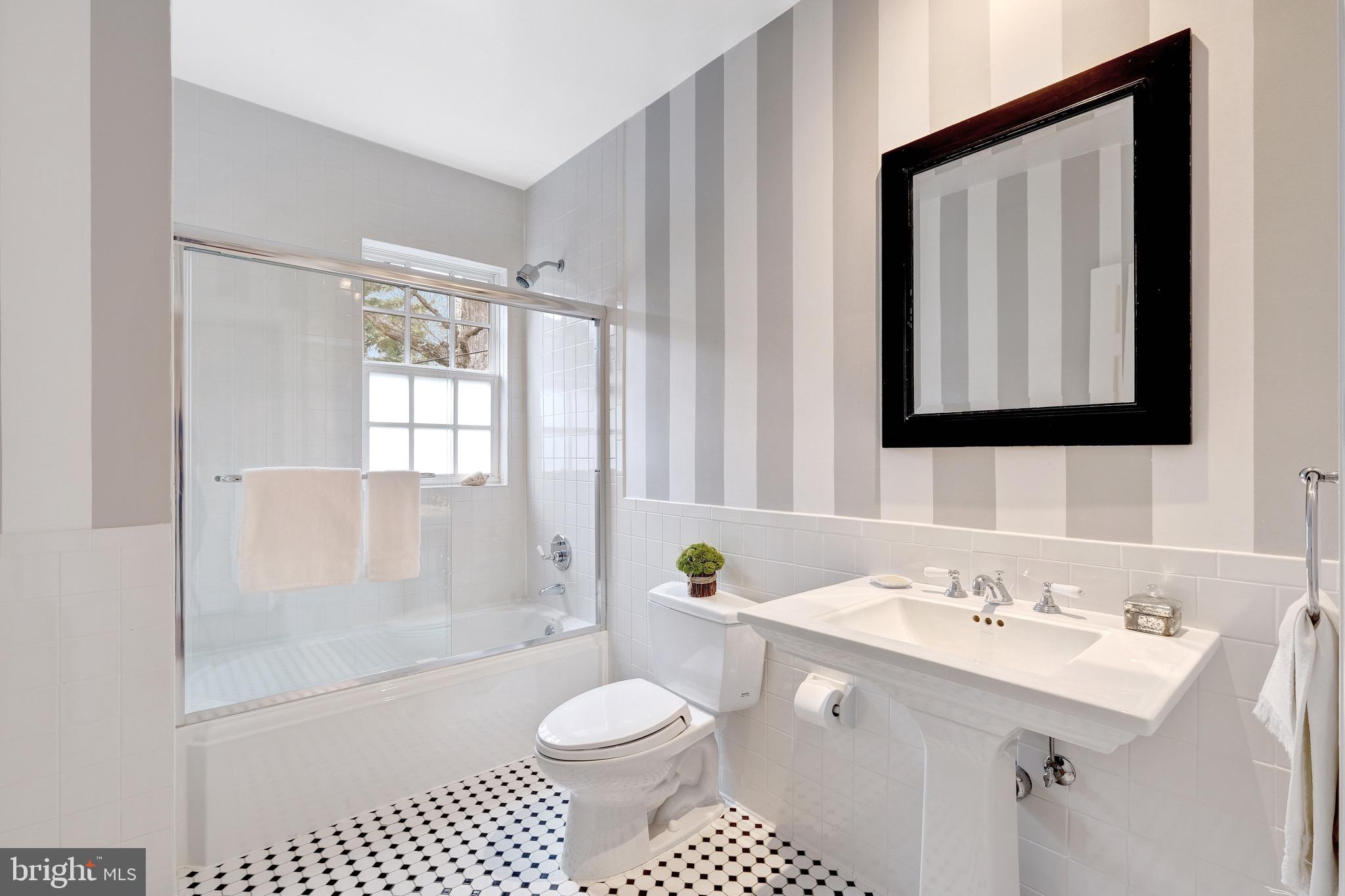 FOREST HILLS - Residential
