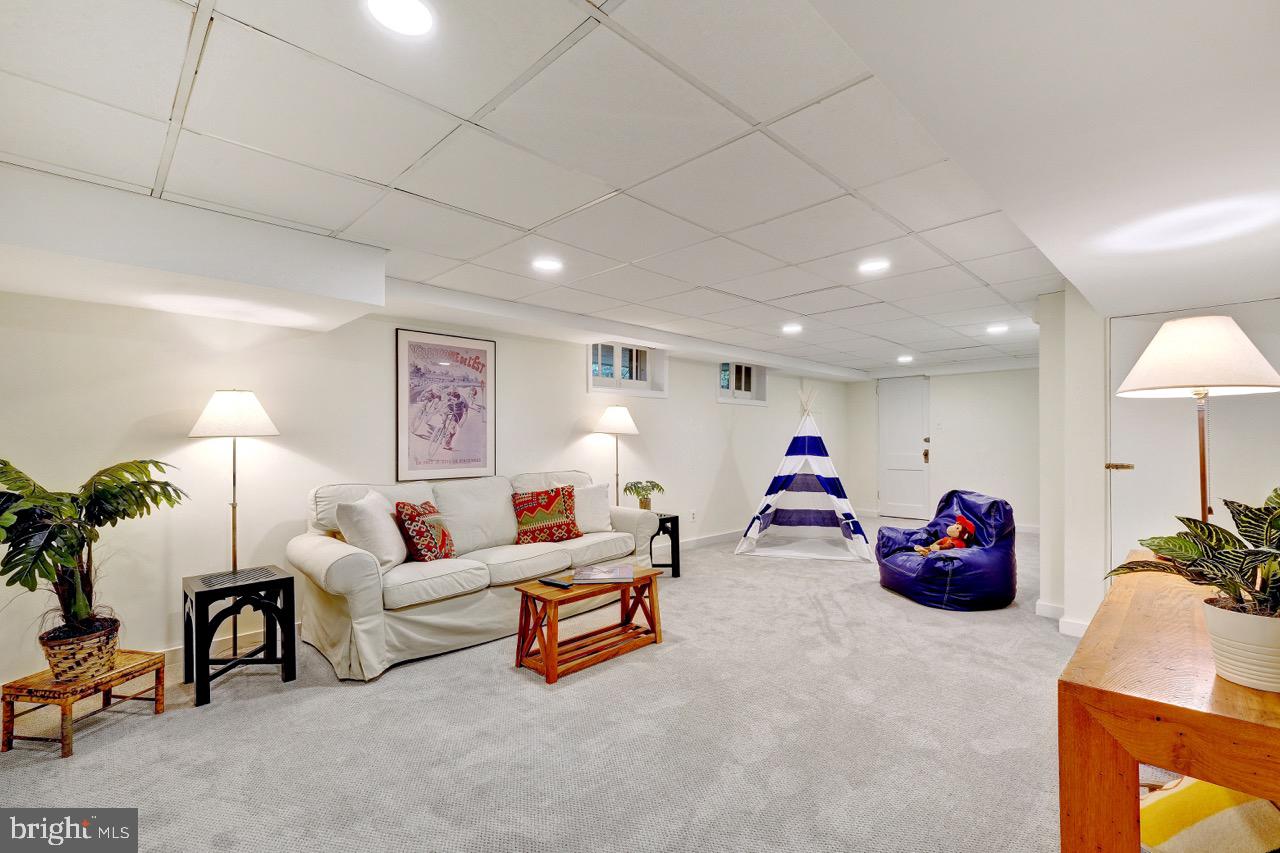 FOREST HILLS - Residential