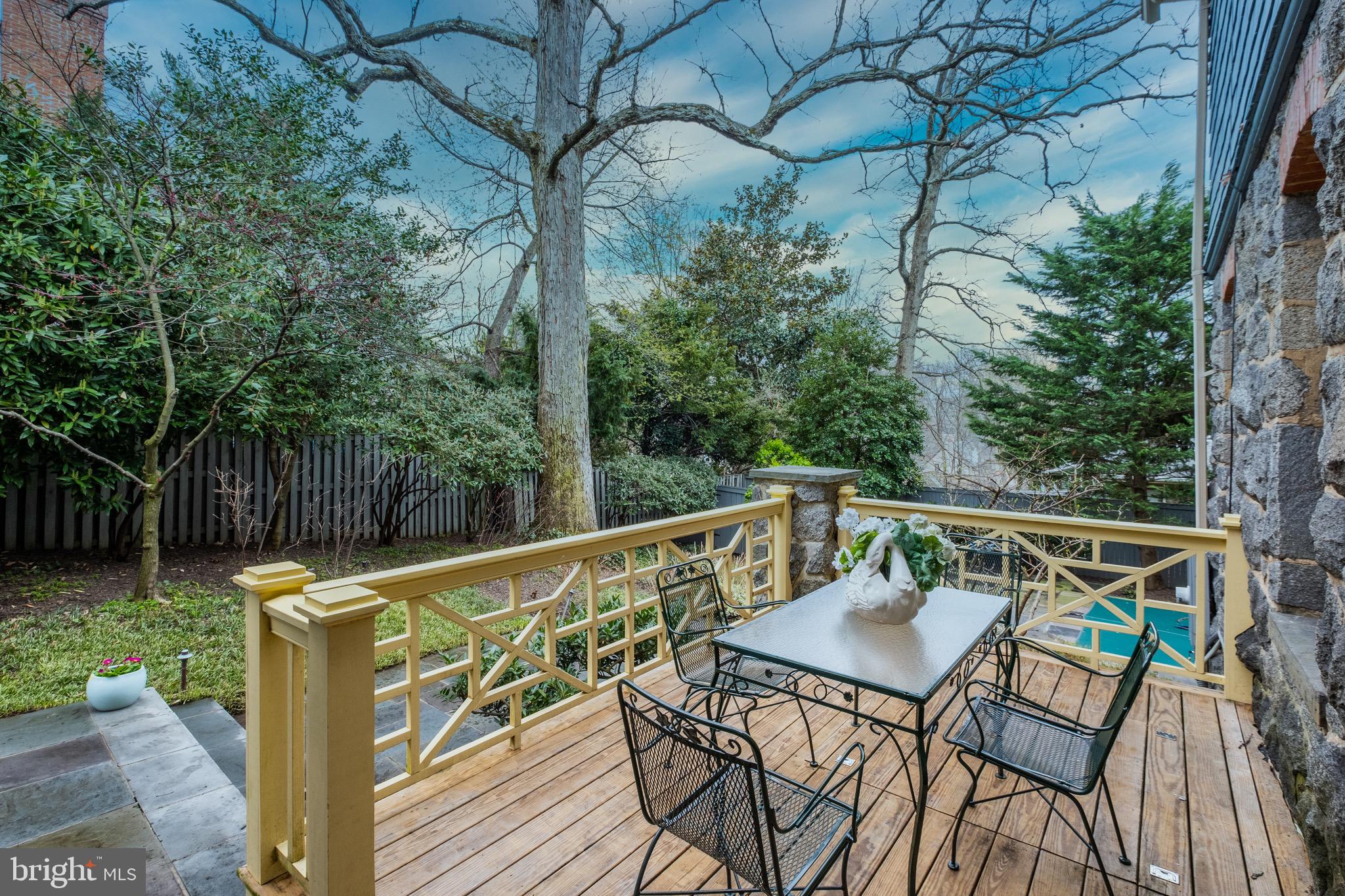 FOREST HILLS - Residential