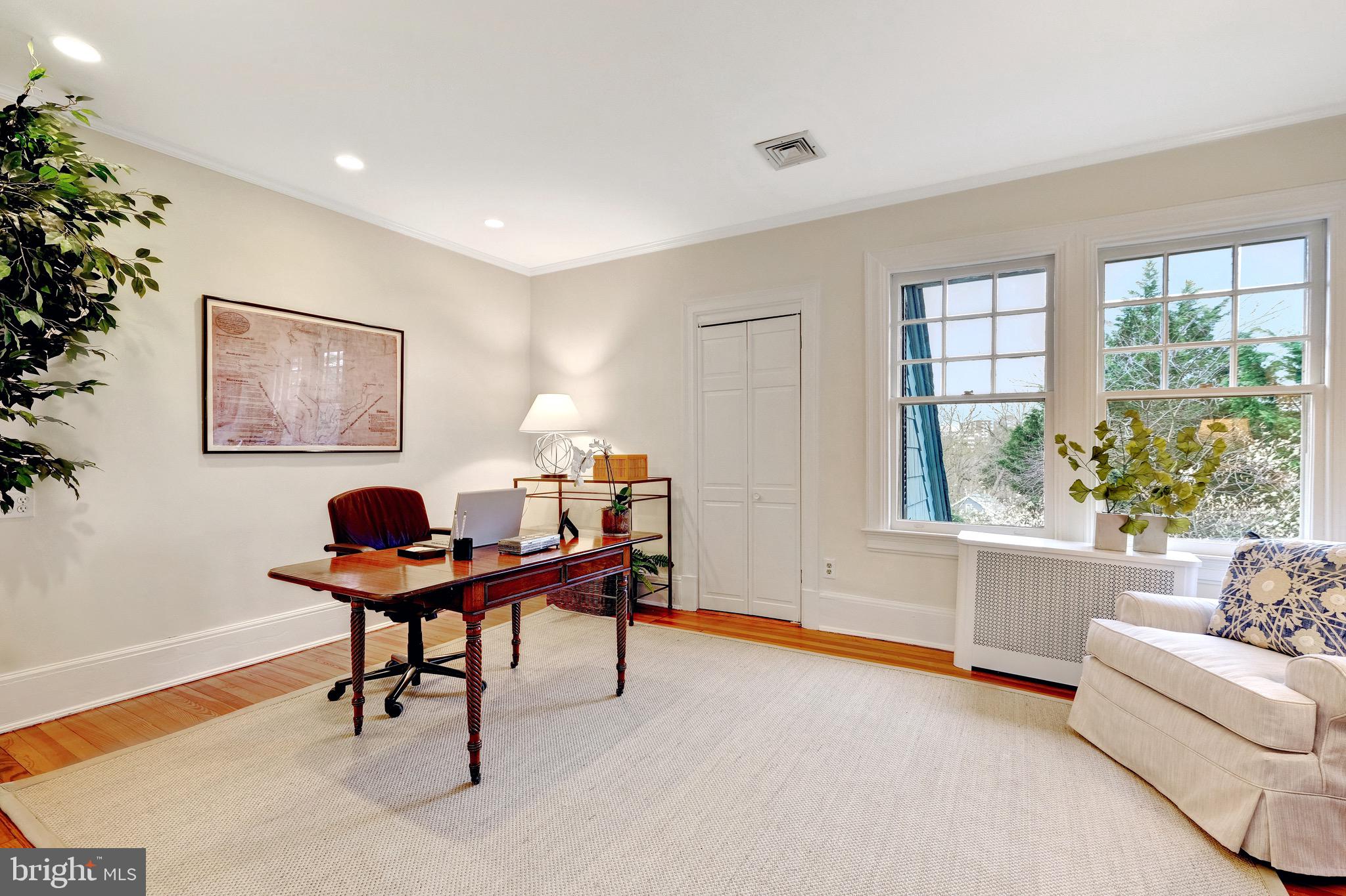 FOREST HILLS - Residential