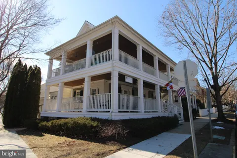 817 Linslade Street Unit B1, Gaithersburg, MD MLS: MDMC2166204