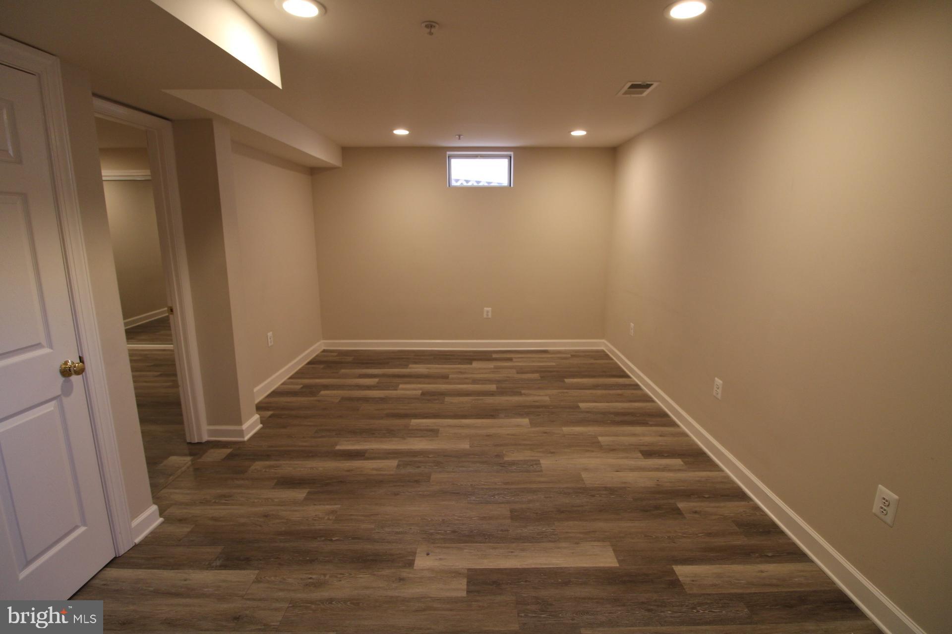 LAKELANDS - Residential Lease