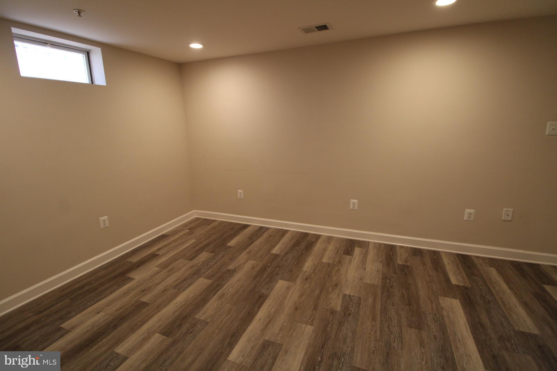 LAKELANDS - Residential Lease