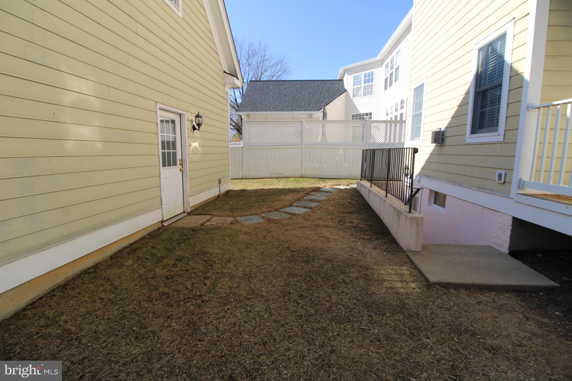 LAKELANDS - Residential Lease