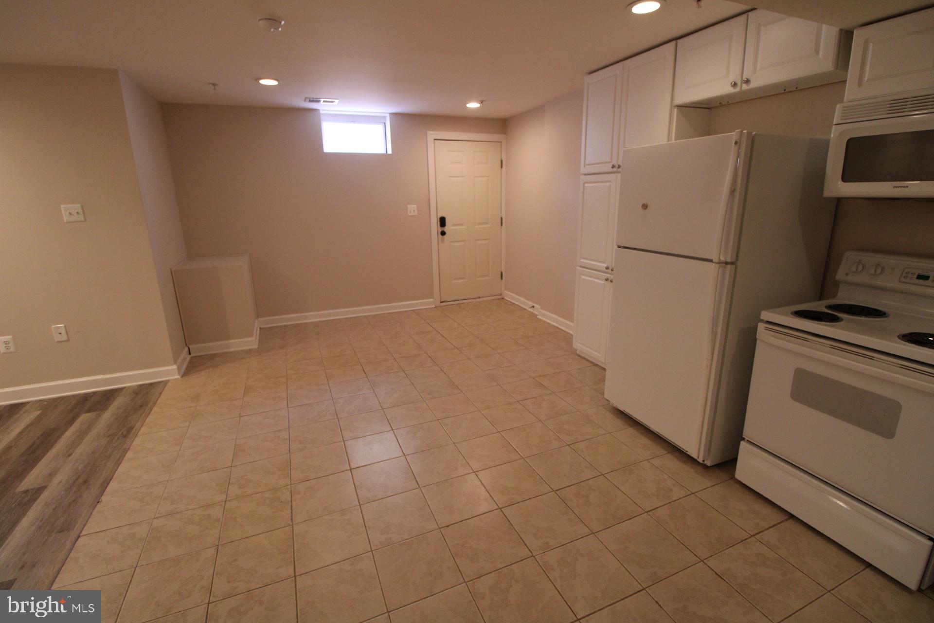 LAKELANDS - Residential Lease