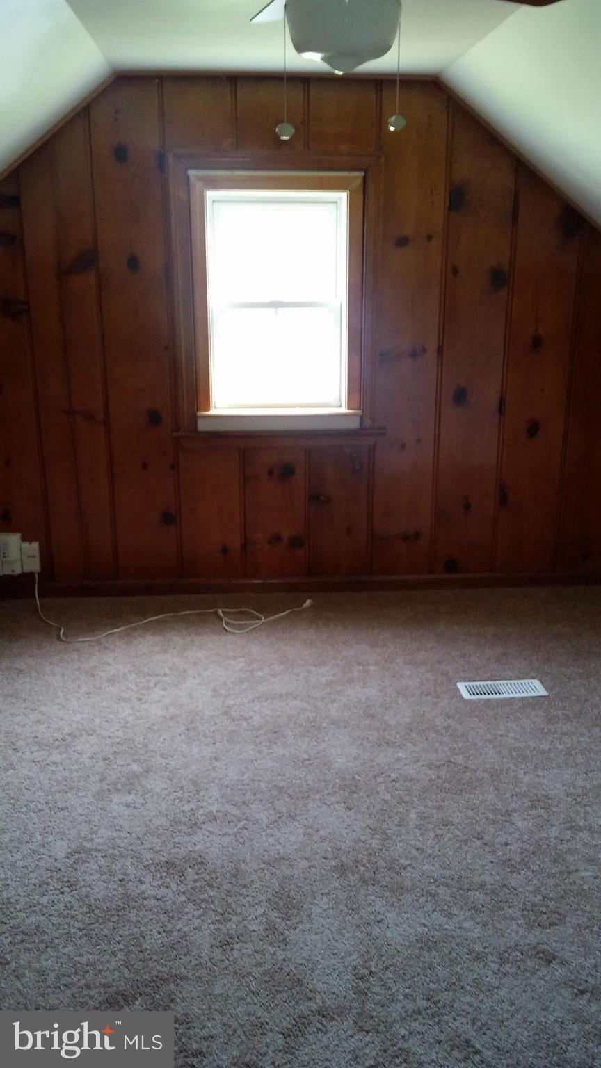 HAMPSHIRE KNOLLS - Residential