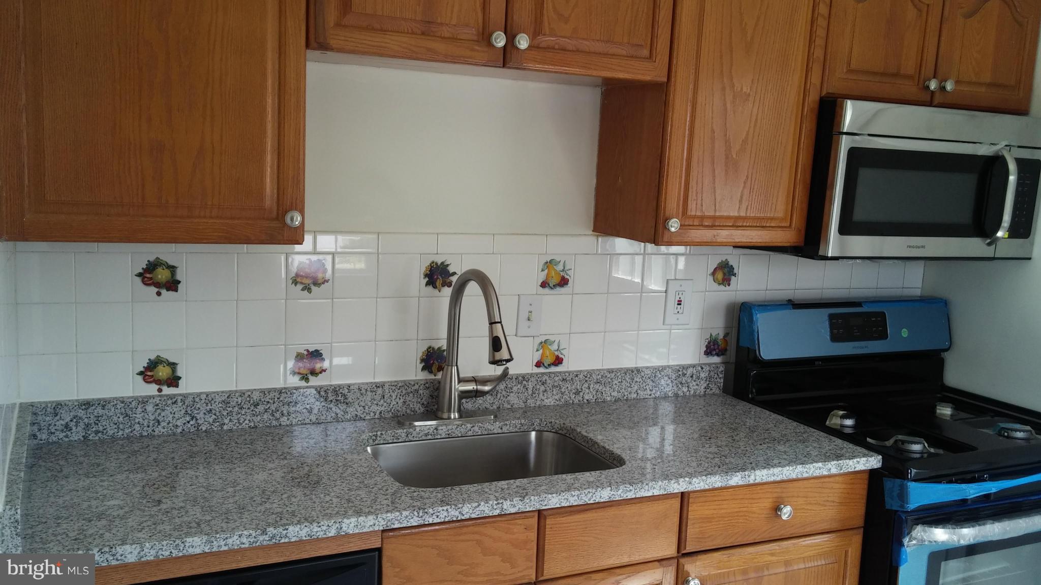 HAMPSHIRE KNOLLS - Residential