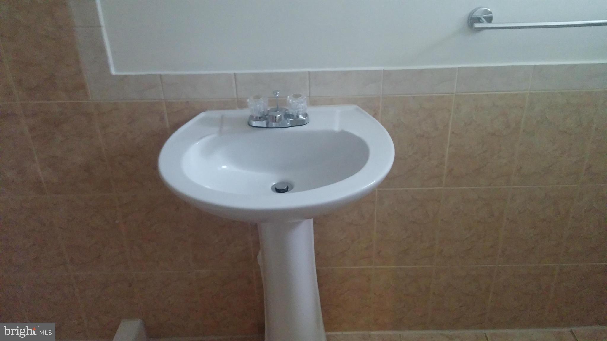 HAMPSHIRE KNOLLS - Residential