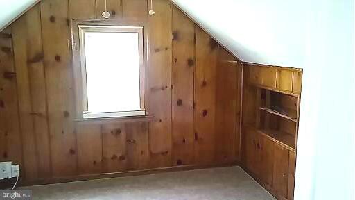 HAMPSHIRE KNOLLS - Residential