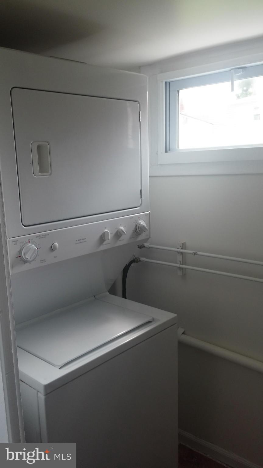 HAMPSHIRE KNOLLS - Residential