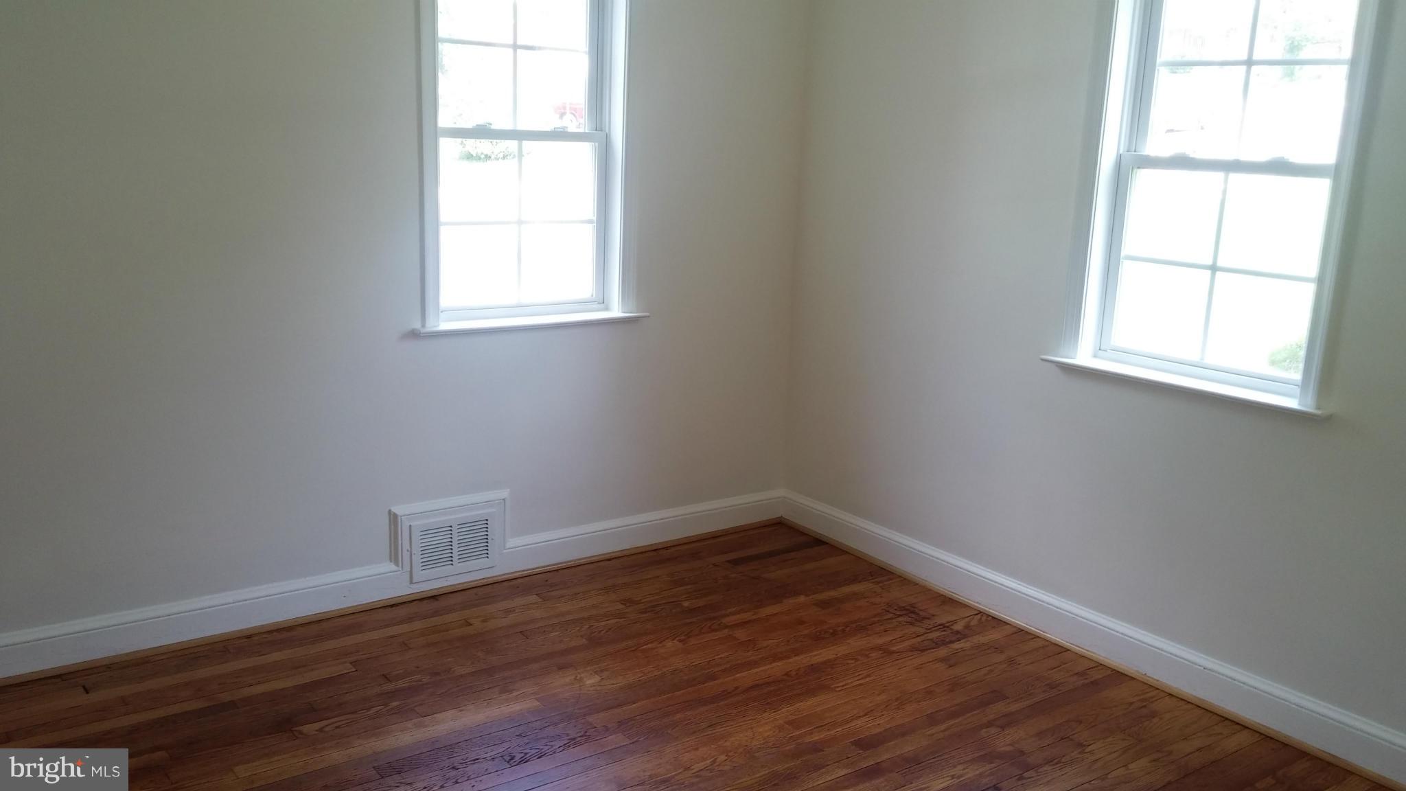 HAMPSHIRE KNOLLS - Residential