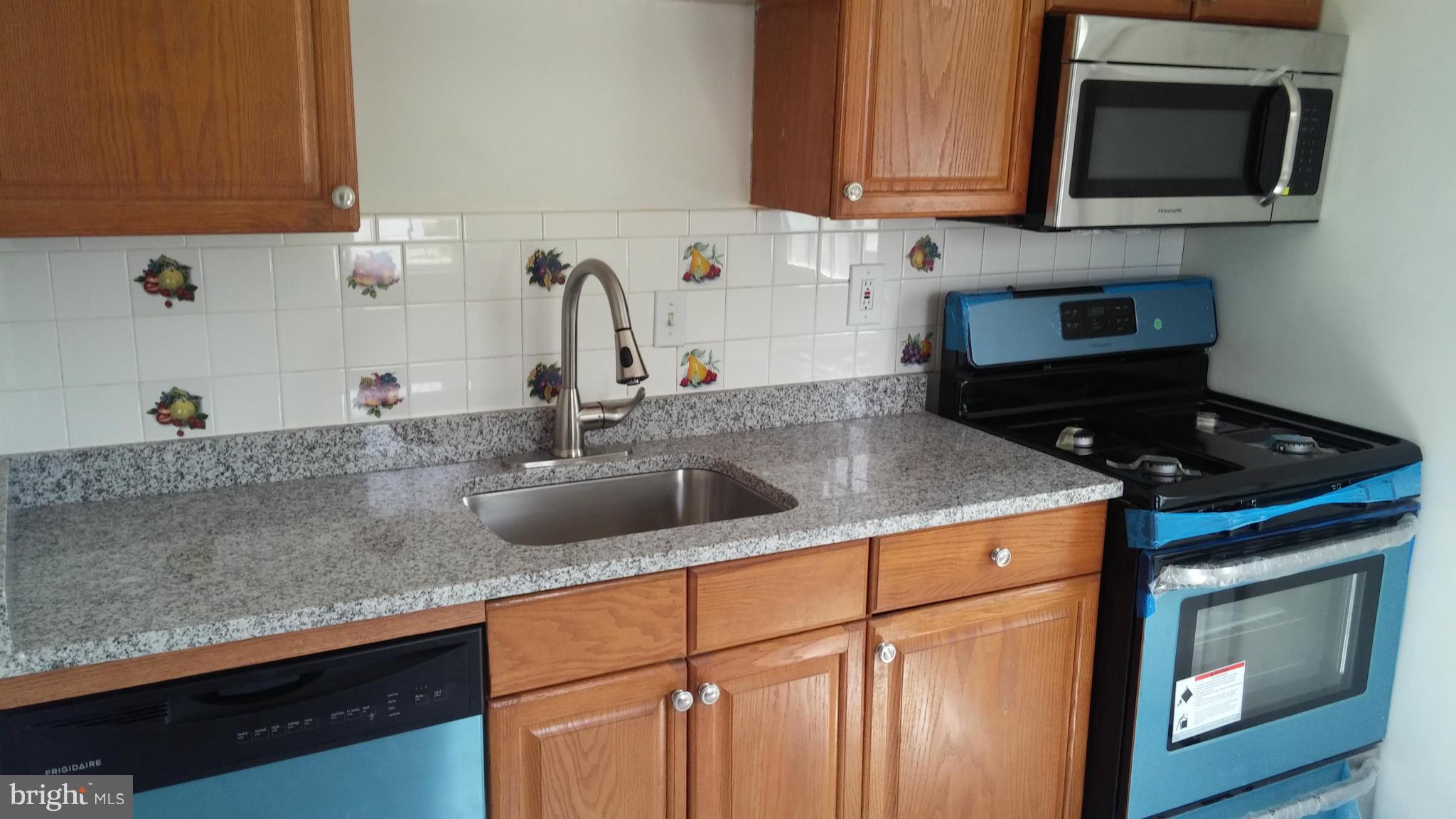 HAMPSHIRE KNOLLS - Residential