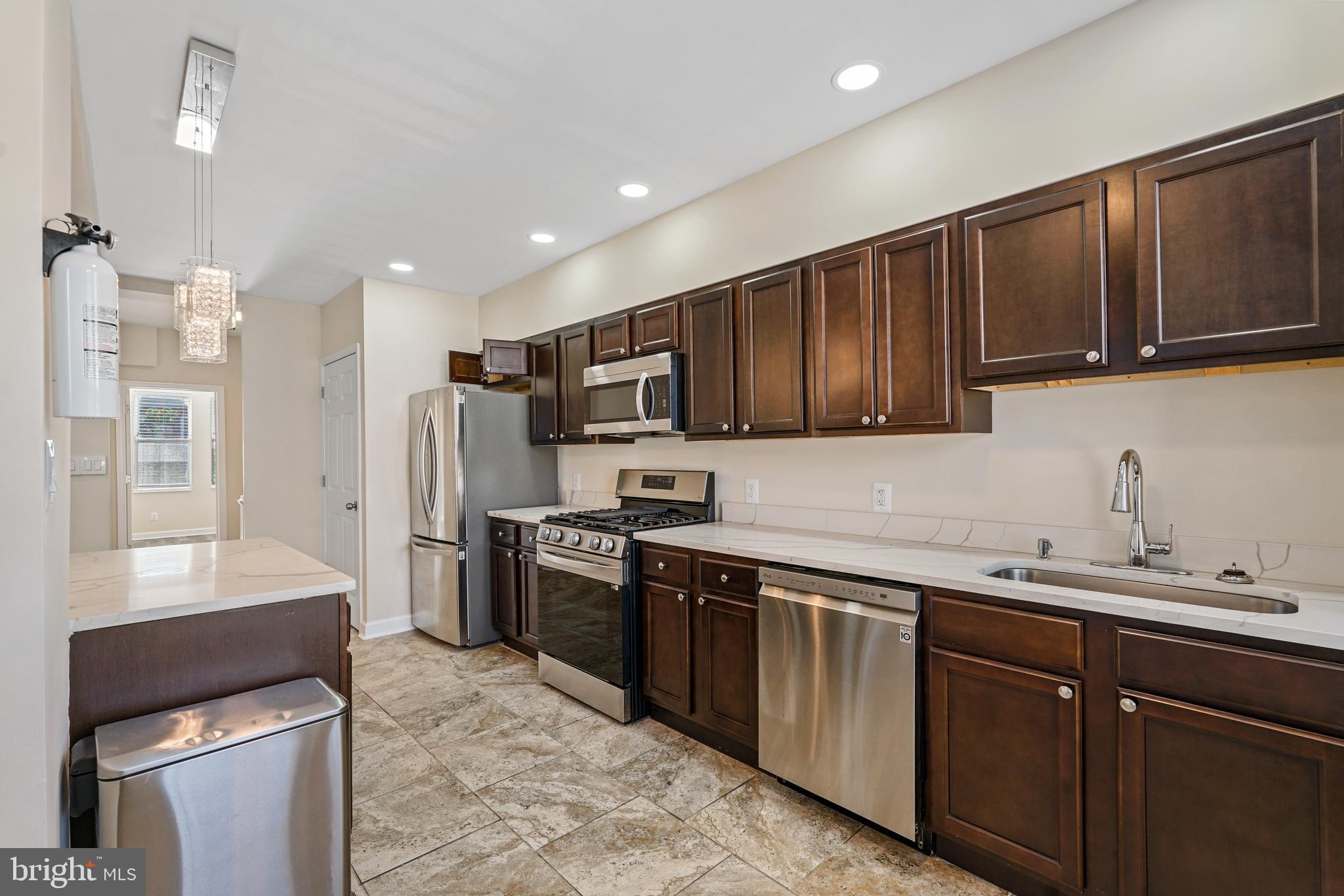 2509 LINDEN AVENUE 2