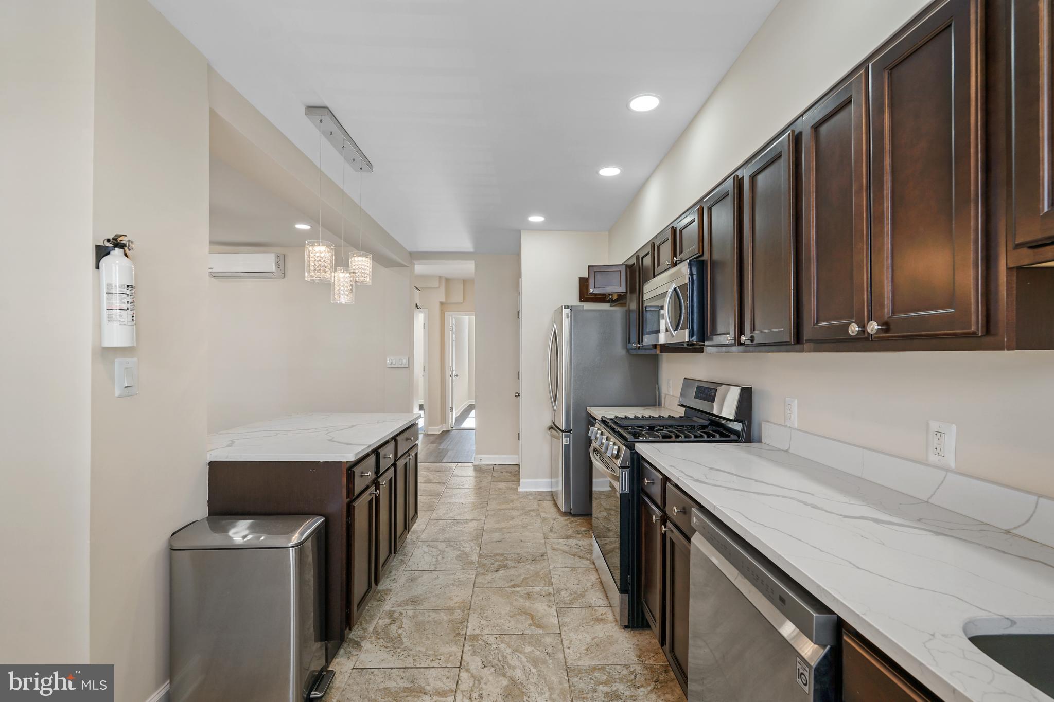 2509 LINDEN AVENUE 2