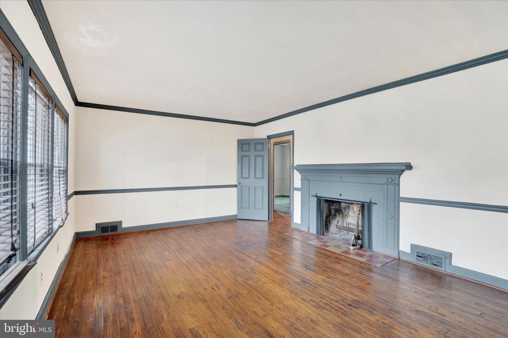 Photo of 22 Ridgeway Drive, YORK, PA 17404 (MLS # PAYK2095236)